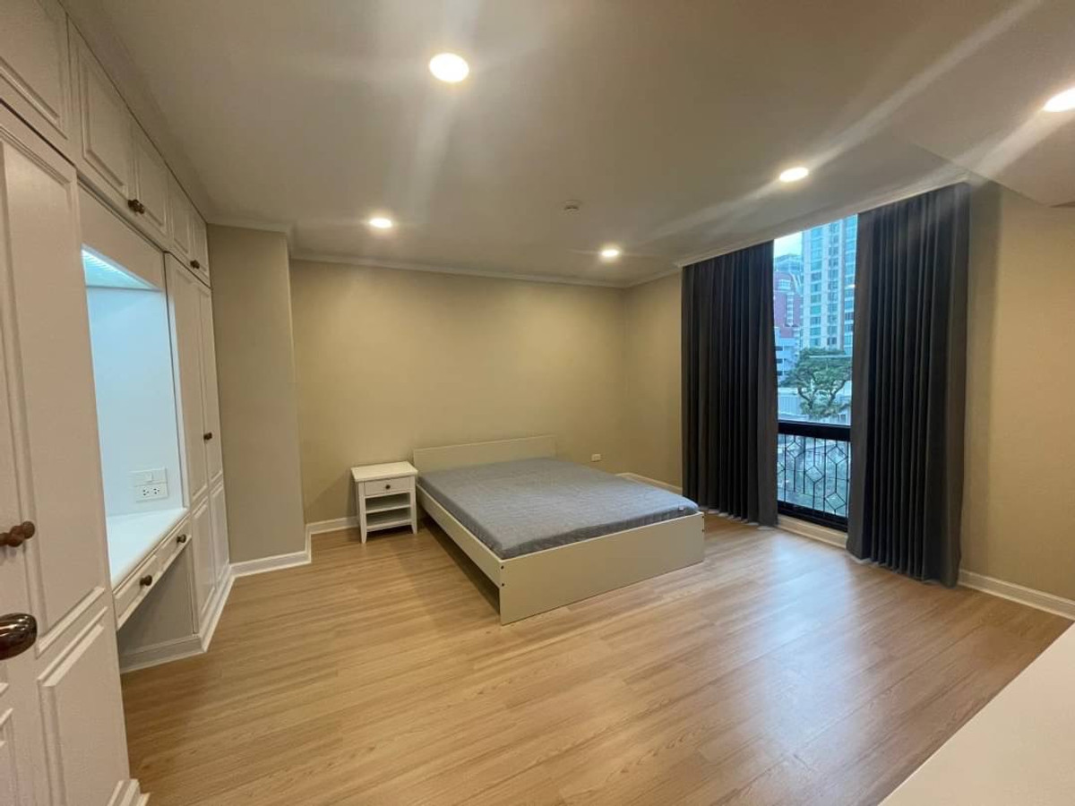 ขายคอนโดวิทยุ ชิดลม หลังสวน : Spacious 3BR for SALE at Somkid Gardens - Prime Chidlom Location