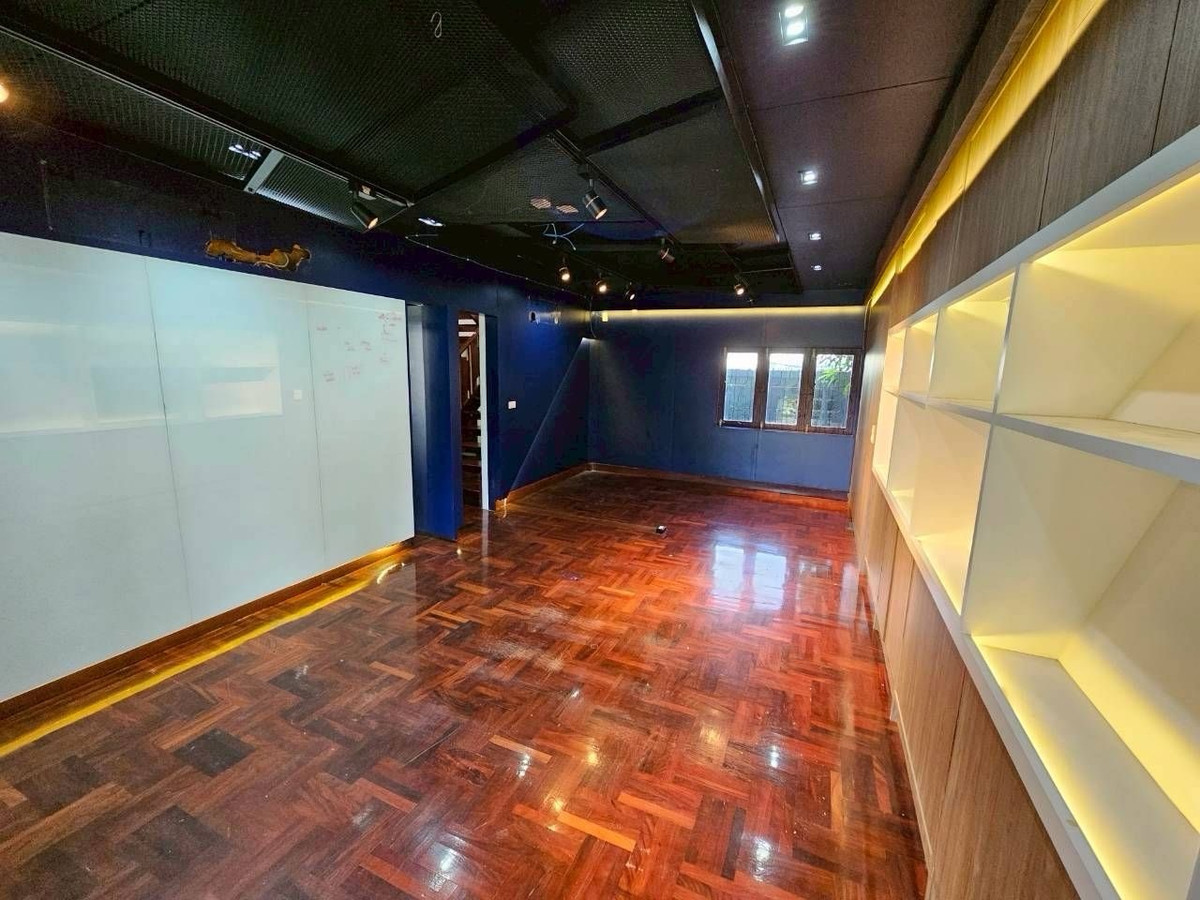 ให้เช่าบ้านลาดพร้าว เซ็นทรัลลาดพร้าว : บ้านสวนให้เช่า ลาดพร้าว เหมาะทำธุรกิจ โฮมออฟฟิศ สตูดิโอ ใกล้ MRT ลาดพร้าว และ BTS แยกลาดพร้าว