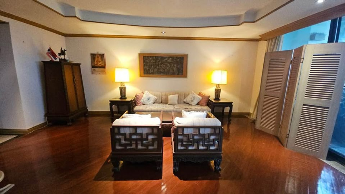 ขายคอนโดวิทยุ ชิดลม หลังสวน : Spacious 3BR for SALE at Somkid Gardens - Prime Chidlom Location