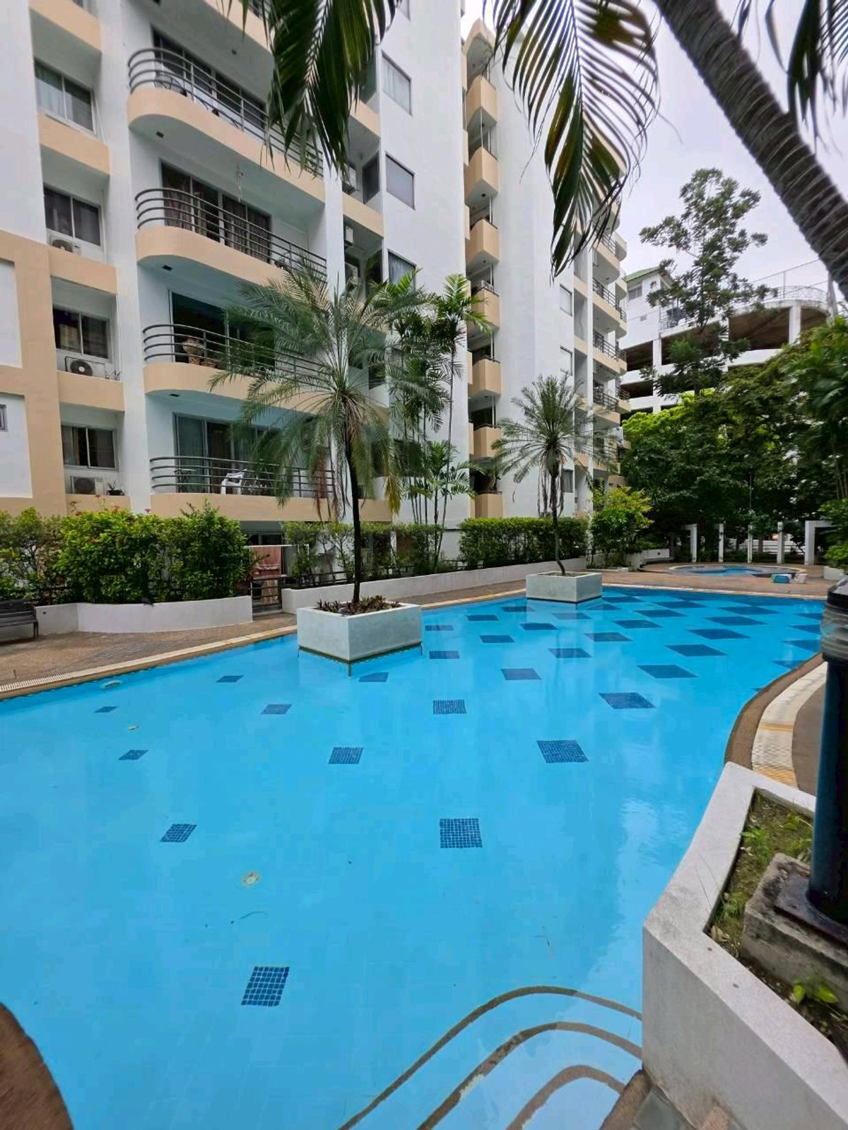 For SaleCondoKhlongtoei, Kluaynamthai : 📌Spacious 2 Bedrooms Near BTS Phra Khanong | 6th Floor with 58.36sqm. & 2 Parking. For more info  📞 099 415 2664 