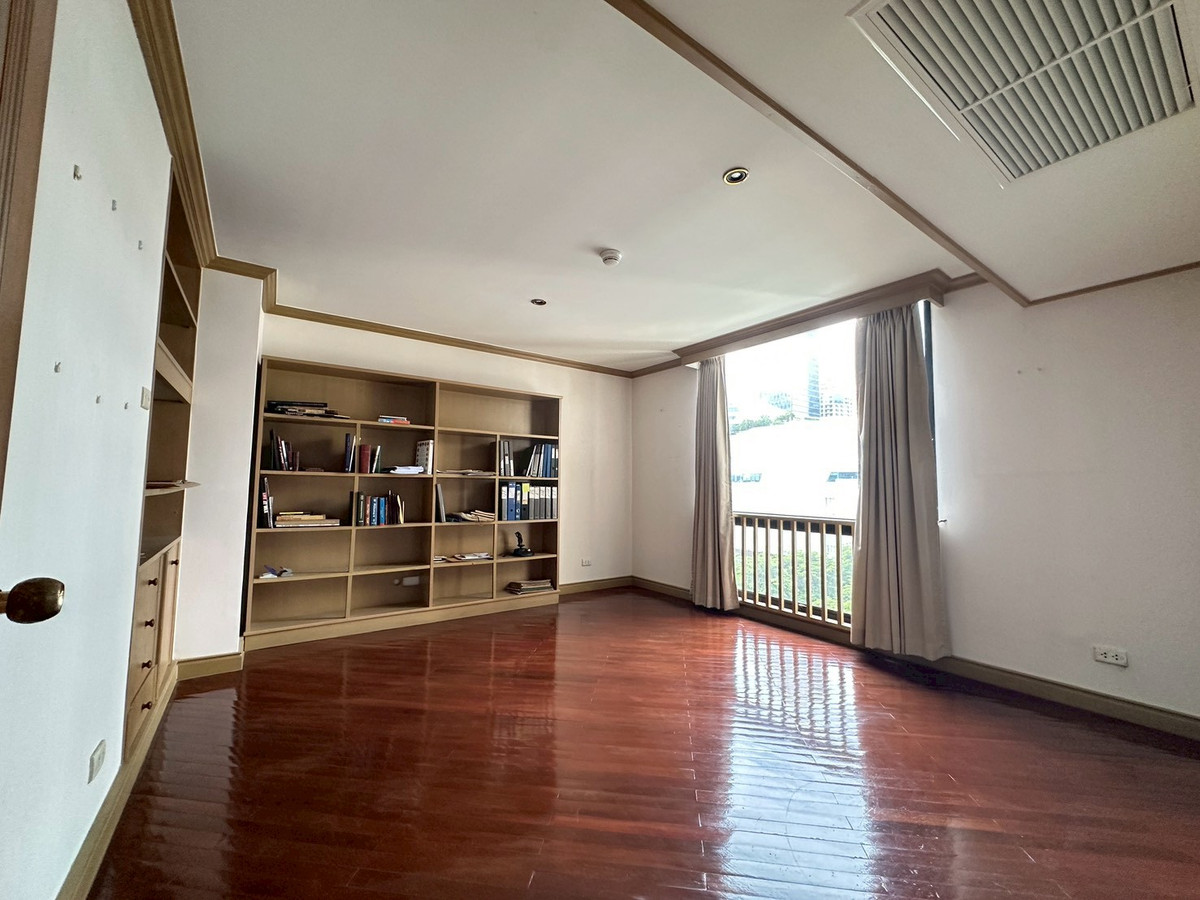 ขายคอนโดวิทยุ ชิดลม หลังสวน : Spacious 3BR for SALE at Somkid Gardens - Prime Chidlom Location
