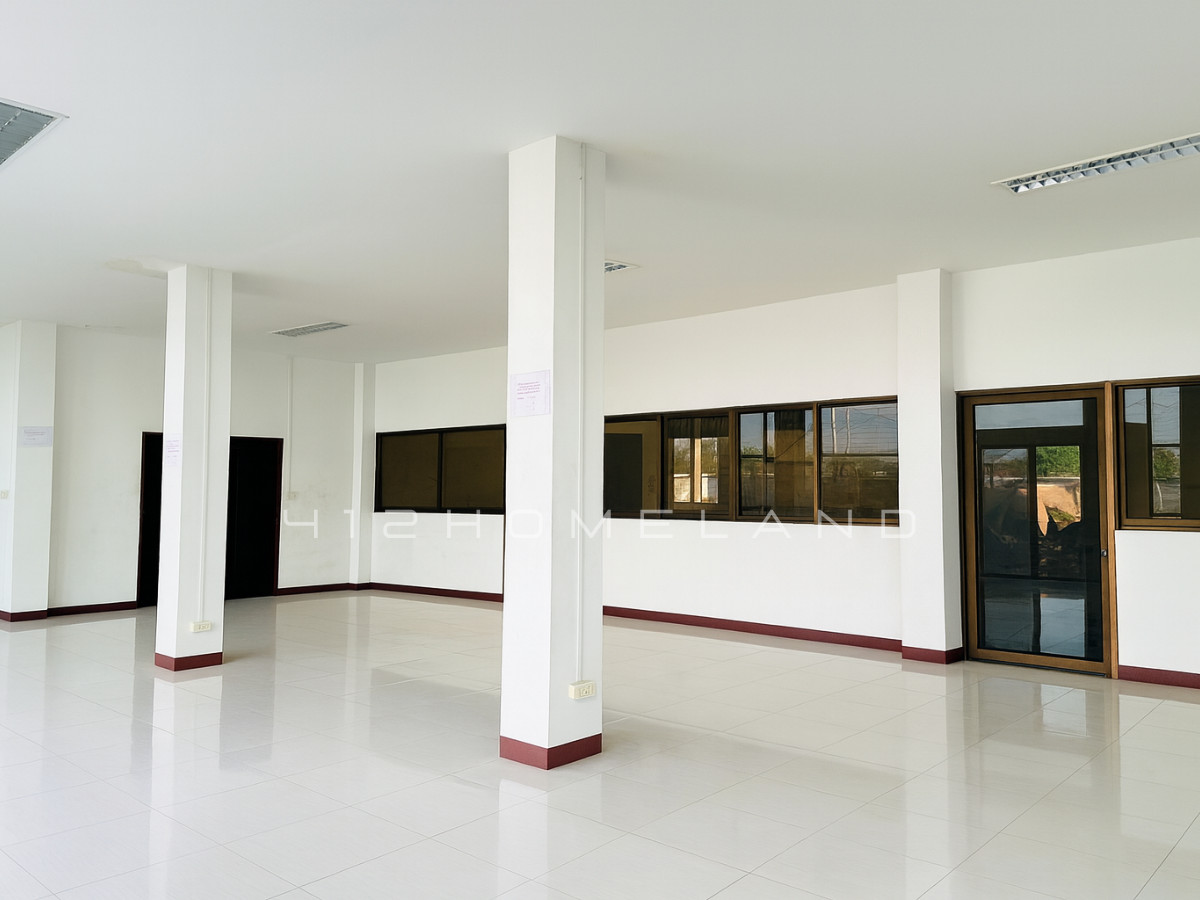 For RentWarehouseAyutthaya : Warehouse for rent, size 1,240 sq m., 2-story office, along Phahon Yothin Road, convenient travel, large vehicles easy in and out.