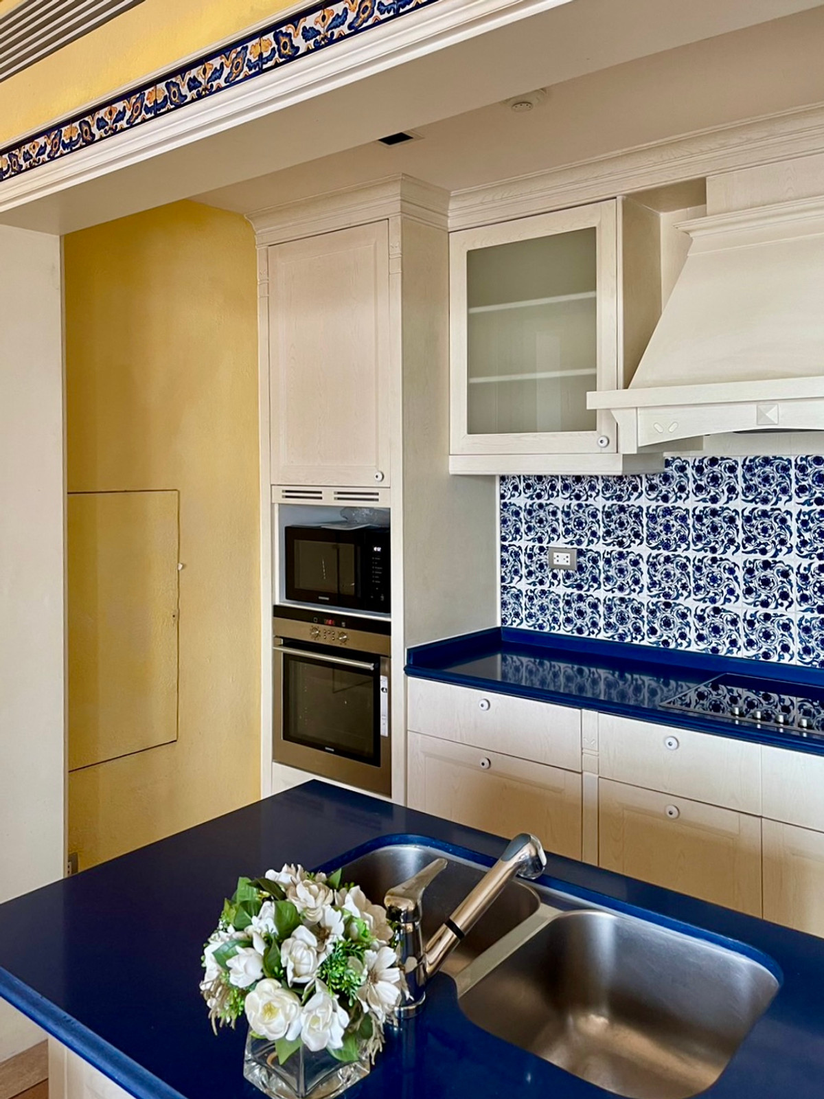 For RentCondoSukhumvit, Asoke, Thonglor : 🐱Pet-friendly📍AGUSTON Sukhumvit 22, 3 BR, 4 BA with a bathtub, separate Thai kitchen