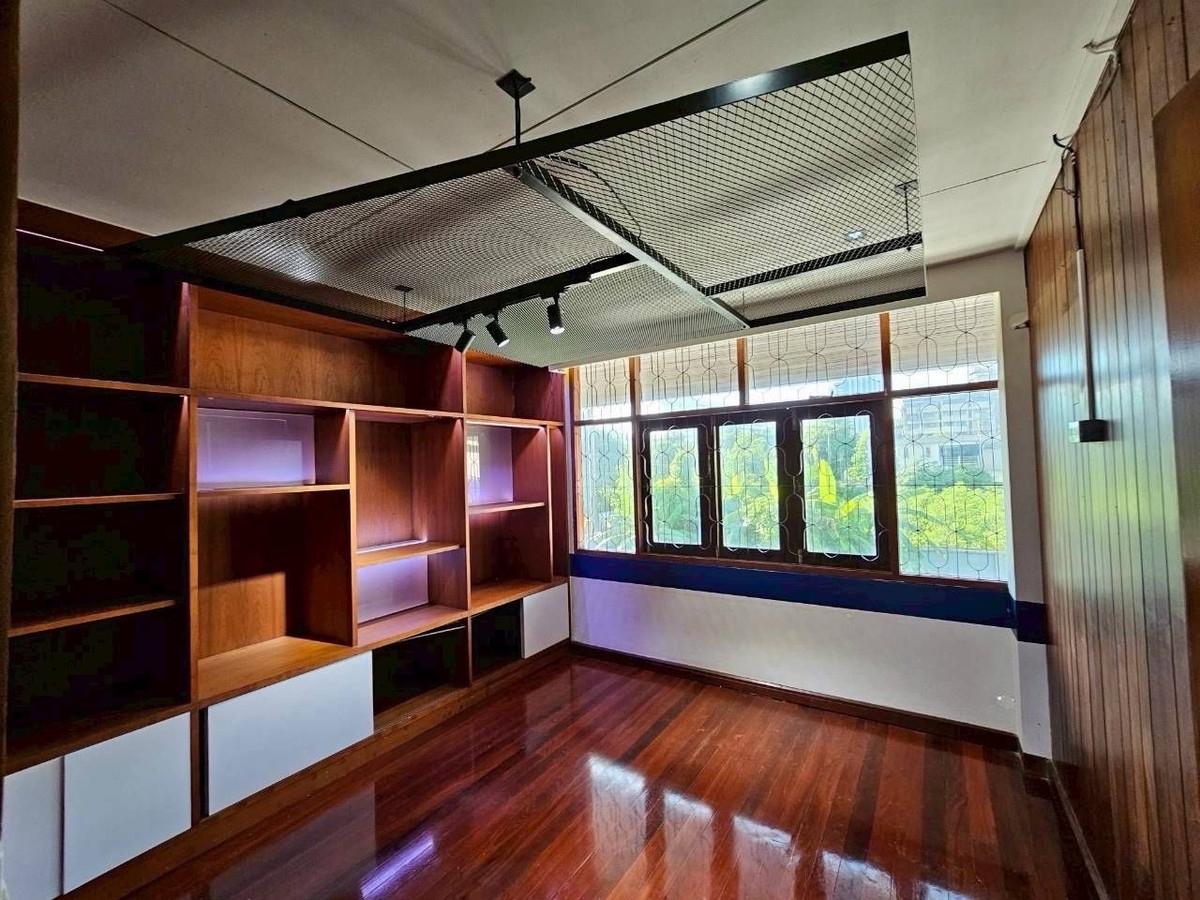 ให้เช่าบ้านลาดพร้าว เซ็นทรัลลาดพร้าว : บ้านสวนให้เช่า ลาดพร้าว เหมาะทำธุรกิจ โฮมออฟฟิศ สตูดิโอ ใกล้ MRT ลาดพร้าว และ BTS แยกลาดพร้าว