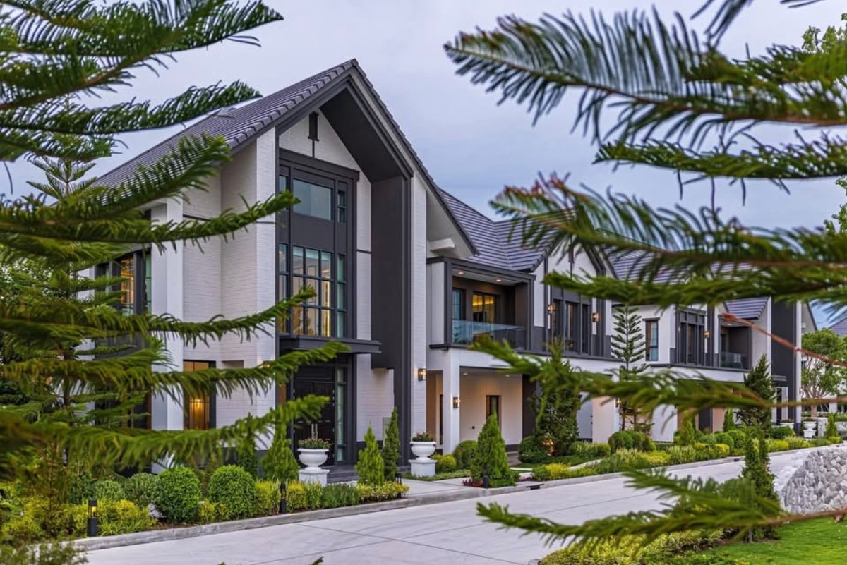 For SaleHouseBangna, Bearing, Lasalle : 🔥🔥 Single house for sale, buy directly from the project 🔥🔥 𝙏𝙮𝙥𝙚 𝐖𝐀𝐋𝐄𝐍𝐓𝐎𝐍 - 𝐓𝐇𝐄 𝐂𝐈𝐓𝐘 Bangna 𝟐 Large size single house. English style near 𝐌𝐄𝐆𝐀 Bangna, 𝙋𝙧𝙞𝙘𝙚 𝟑𝟐.𝟗𝟎 𝙈𝘽 ☎️ 𝟎𝟗𝟓𝟗𝟒𝟏𝟓𝟗𝟗𝟗