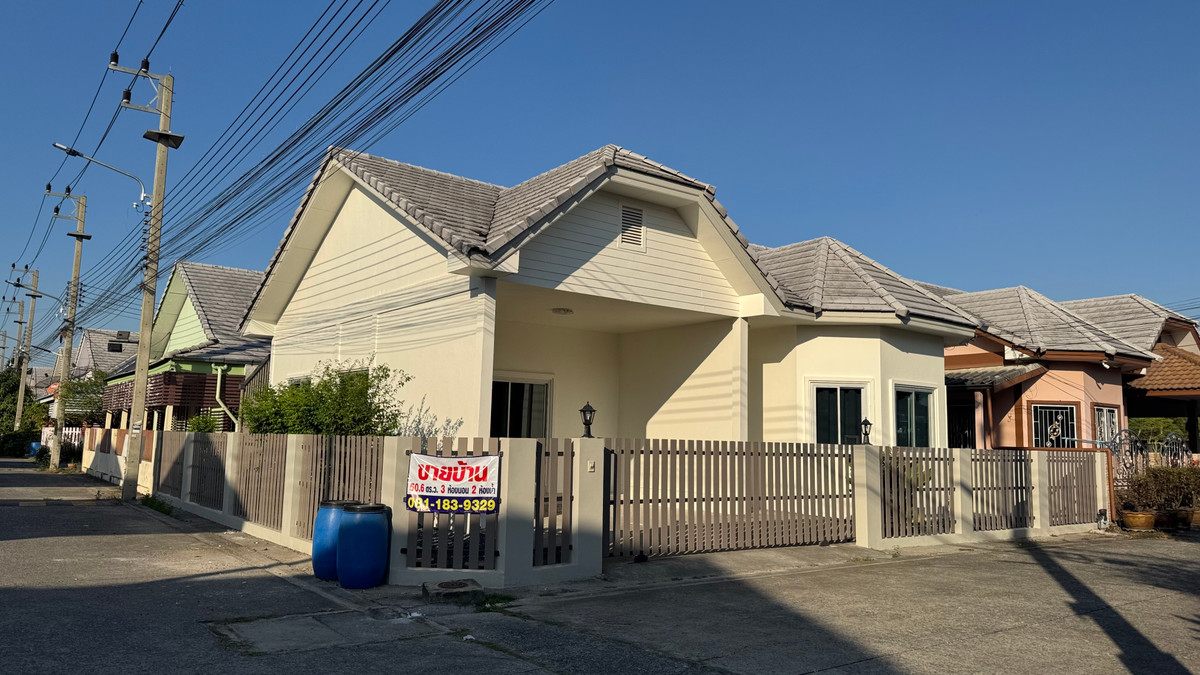 For SaleHousePathum Thani,Rangsit, Thammasat : Single house for sale in Khlong Luang, corner house, completely renovated.