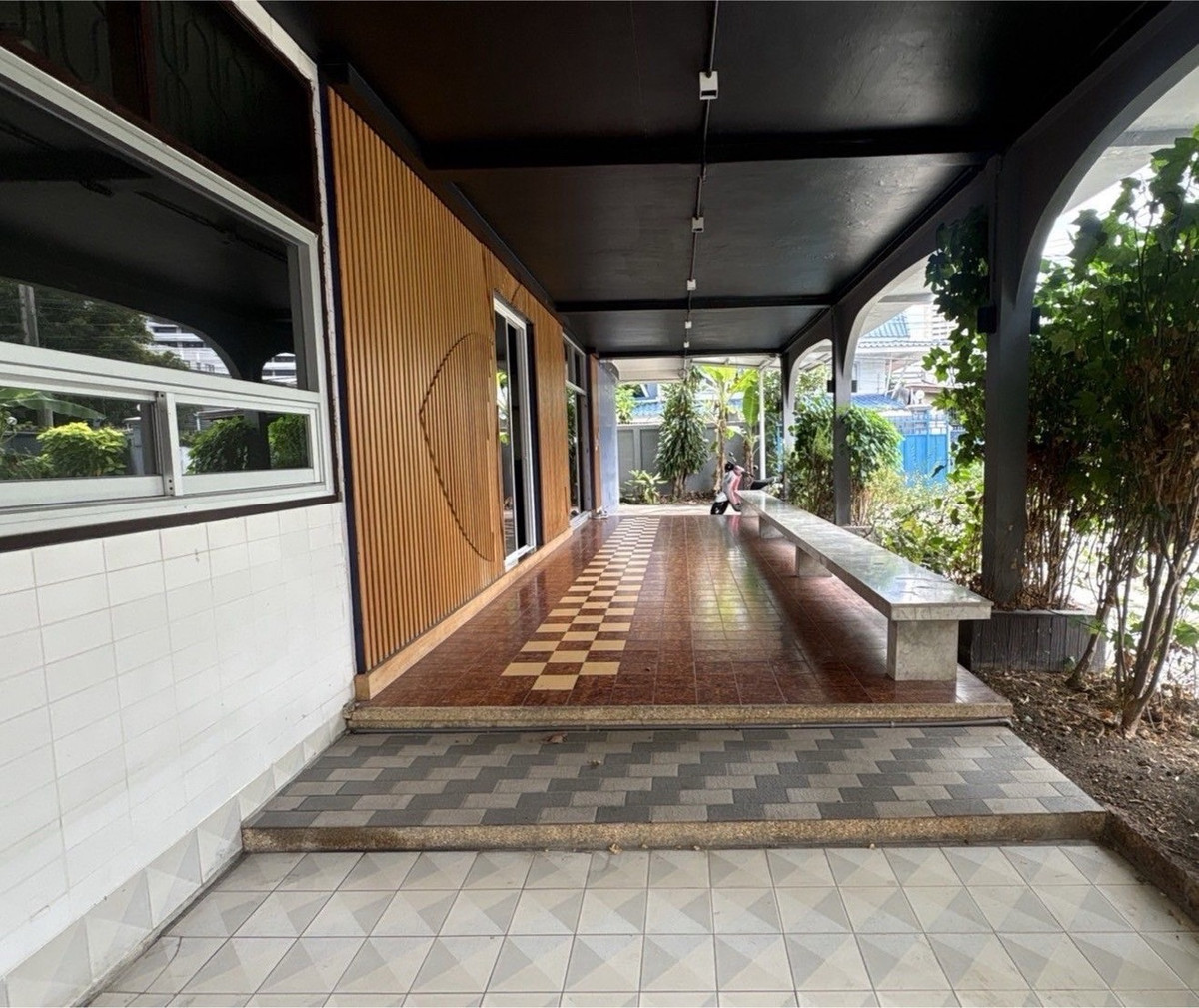 For RentHouseLadprao, Central Ladprao : Garden House for Rent Ladprao | Ideal for Home Office, Studio, Wellness Business | Near MRT Lat Phrao & BTS Ha Yaek Lat Phrao
