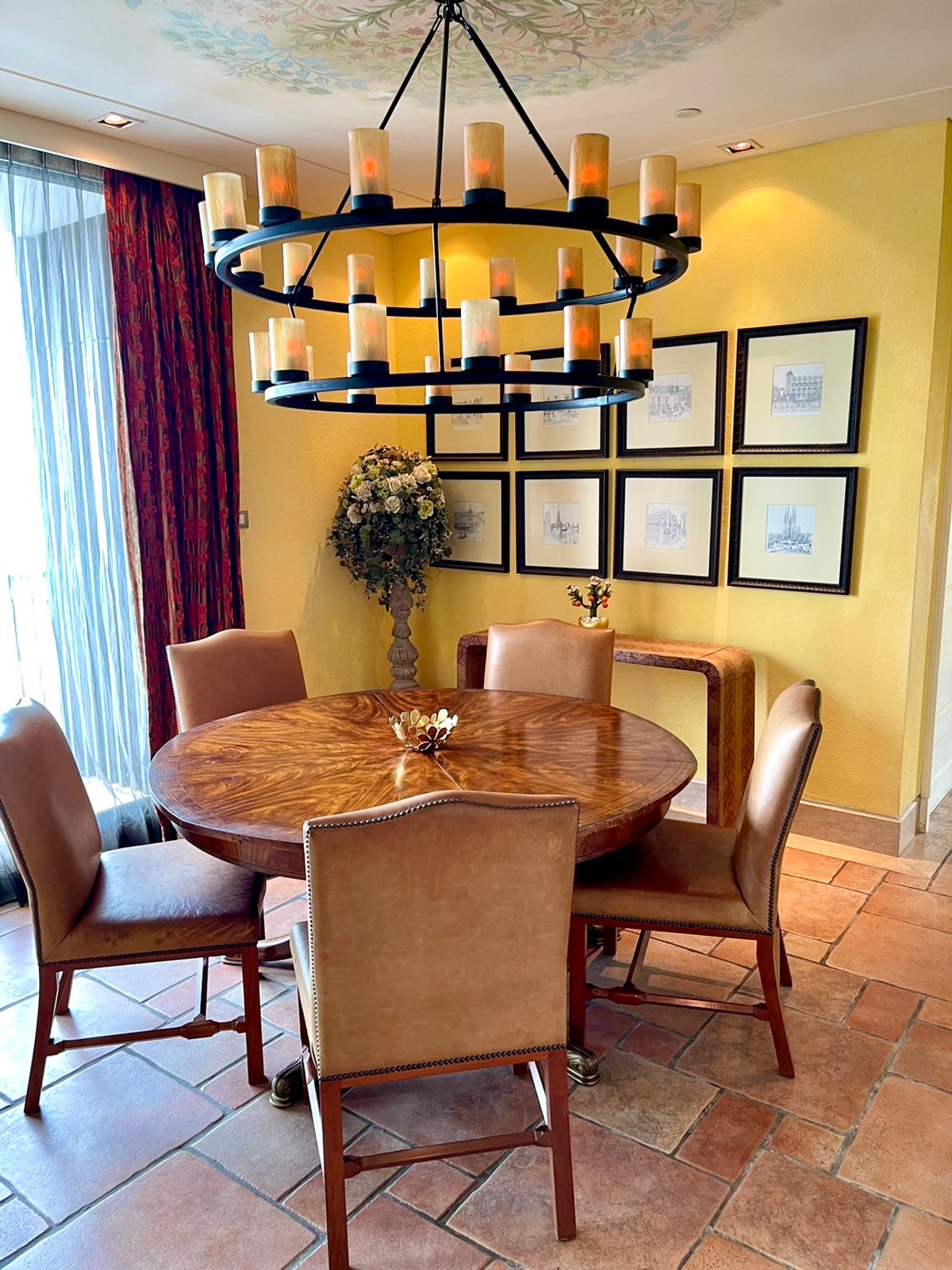 For RentCondoSukhumvit, Asoke, Thonglor : 🐱Pet-friendly📍AGUSTON Sukhumvit 22, 3 BR, 4 BA with a bathtub, separate Thai kitchen