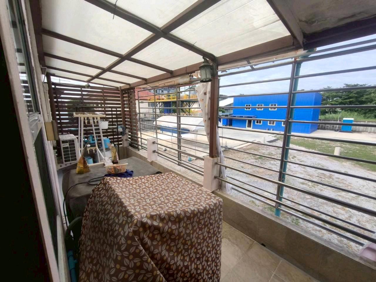 For SaleTownhomeRattanathibet, Sanambinna : Townhouse for sale, 2 floors, 3 houses next to each other, 49.5 sq m, luxuriously decorated, nice to live in, Nonthaburi 48, opposite the lottery office.