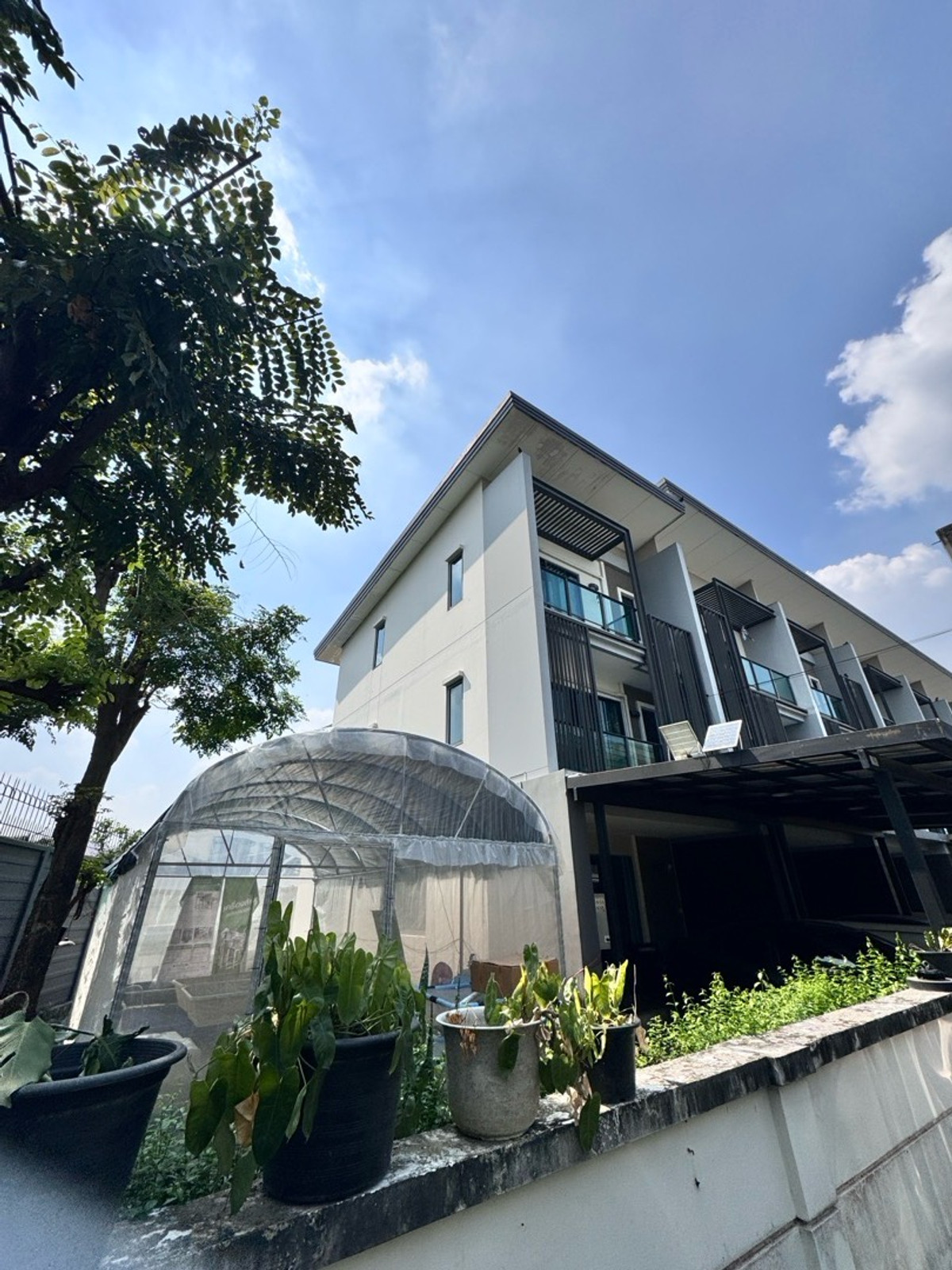 TownhomeNonthaburi, Bang Yai, Bangbuathong : For sale-rent, 3-story townhome, corner house (high privacy) in the Town Avenue Merge Rattanathibet project, near Central Westgate, M81 Skytrain.
