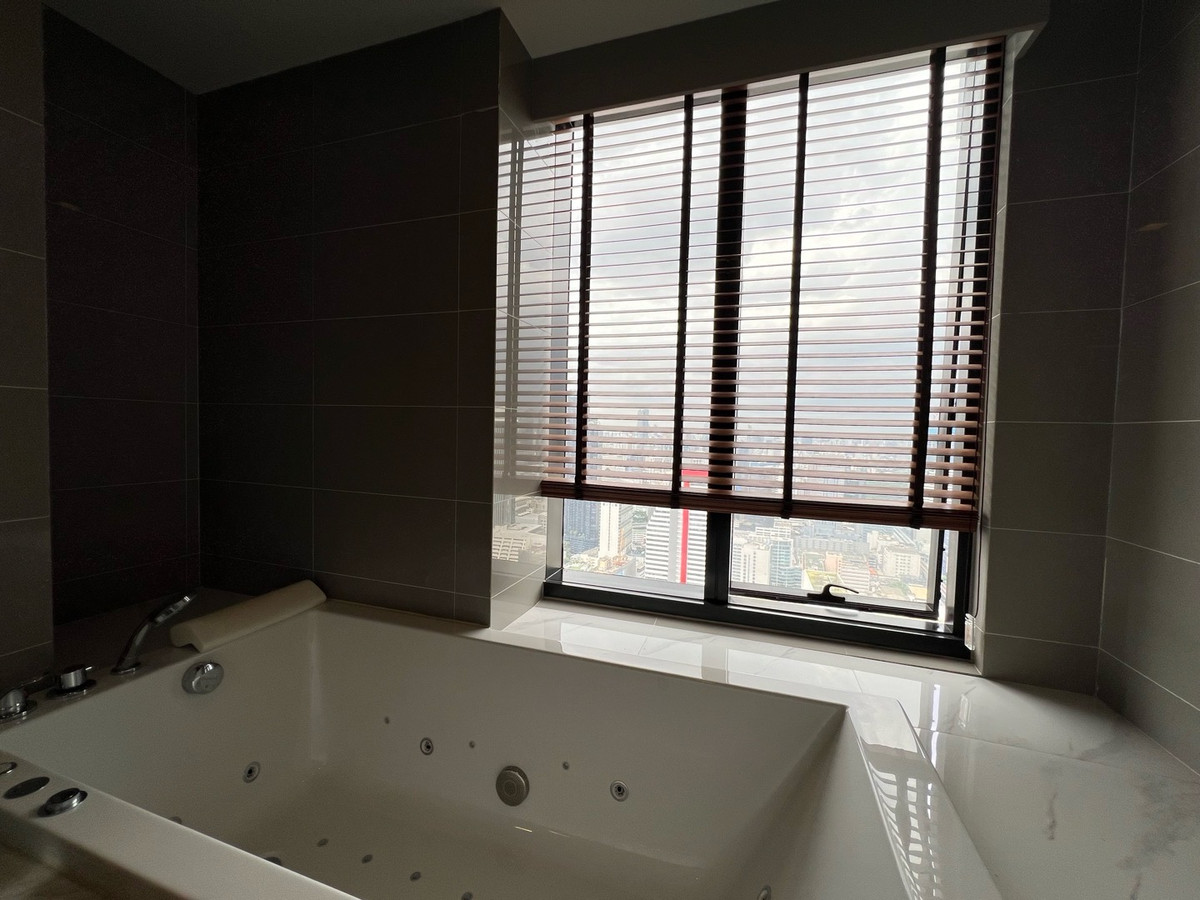 ให้เช่าคอนโดสีลม ศาลาแดง บางรัก : ให้เช่า 3 ห้องนอน 3 น้ำ ขนาด 150ตรม ราคา 120,000 บาท สนใจนัดชม 0808144488