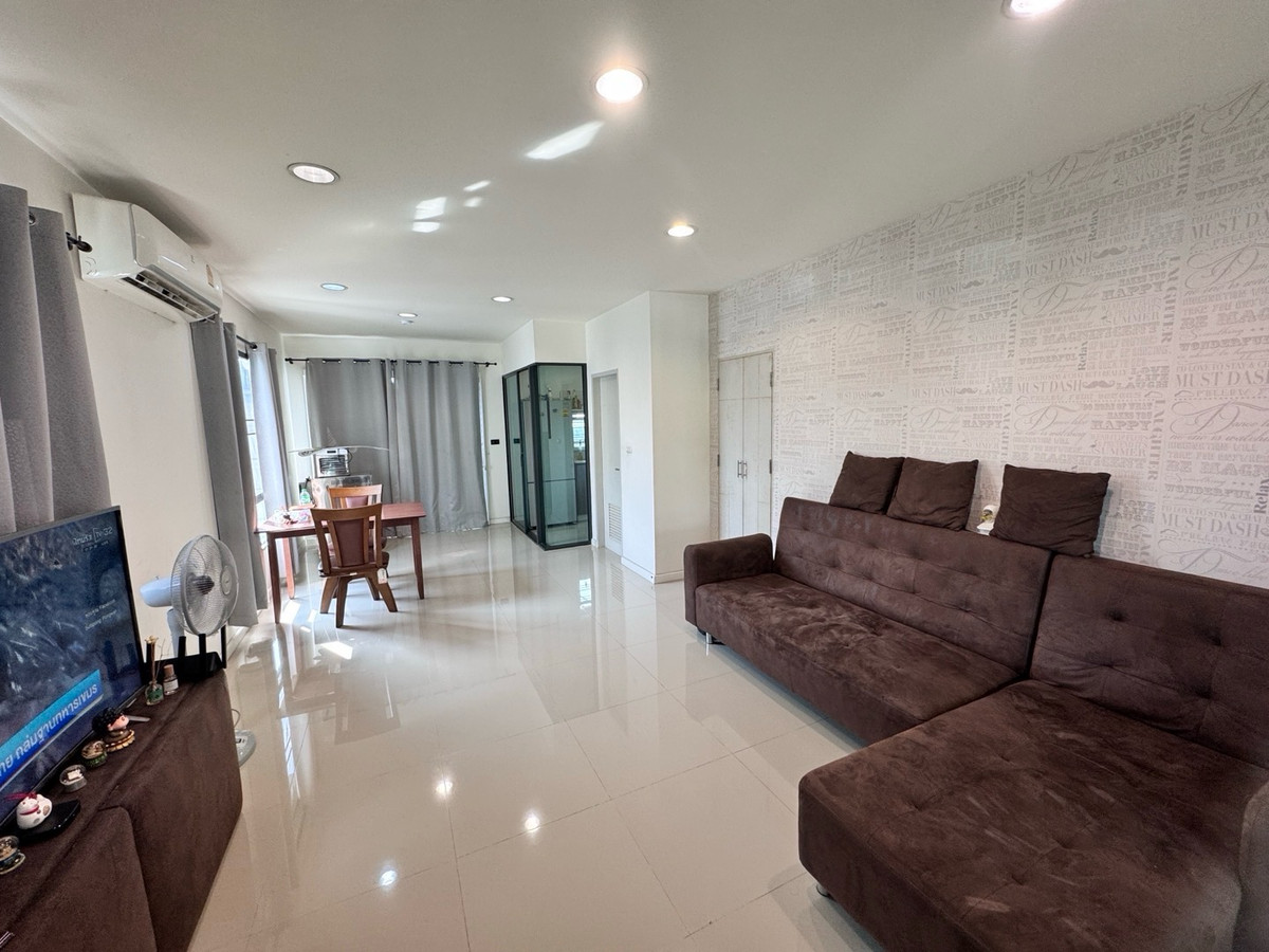 ทาวน์โฮมนนทบุรี บางใหญ่ บางบัวทอง : ขาย-ให้เช่า ทาวน์โฮม 3 ชั้น หลังริมกว้างมาก คุ้มค่าการลงทุน ในโครงการทาวน์อเวนิว เมิร์จ รัตนาธิเบศร์  ใกล้เซ็นทรัลเวสเกต รถไฟฟ้าสายสีม่วง ทางขึ้นลงมอเตอร์เวย์M81 