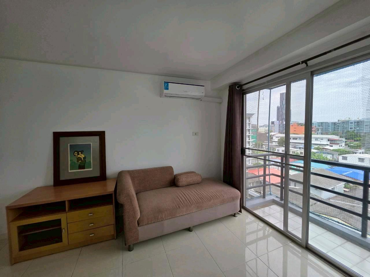 ขายคอนโดคลองเตย กล้วยน้ำไท : ⛳️ขายถูก พร้อมผู้เช่ารับรายได้ต่อเนื่องทันที 🚅 ใกล้ BTS พระโขนง 2 ห้องนอน 58.36 ตร.ม. Low-Rise 
📞0994152664 | 0803696366