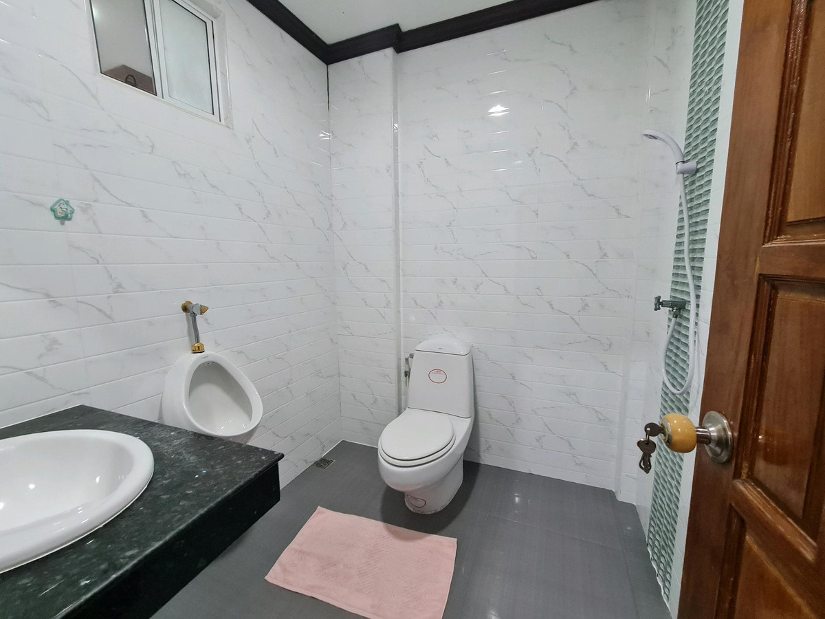 For SaleTownhomeRattanathibet, Sanambinna : Townhouse for sale, 2 floors, 3 houses next to each other, 49.5 sq m, luxuriously decorated, nice to live in, Nonthaburi 48, opposite the lottery office.