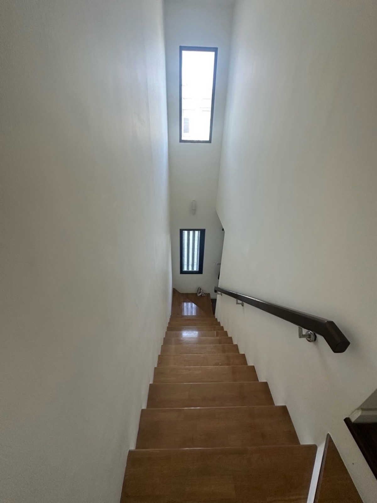 ทาวน์โฮมนนทบุรี บางใหญ่ บางบัวทอง : ขาย-ให้เช่า ทาวน์โฮม 3 ชั้น หลังริมกว้างมาก คุ้มค่าการลงทุน ในโครงการทาวน์อเวนิว เมิร์จ รัตนาธิเบศร์  ใกล้เซ็นทรัลเวสเกต รถไฟฟ้าสายสีม่วง ทางขึ้นลงมอเตอร์เวย์M81 