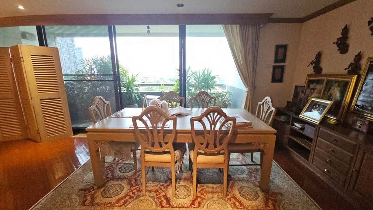 ขายคอนโดวิทยุ ชิดลม หลังสวน : Spacious 3BR for SALE at Somkid Gardens - Prime Chidlom Location