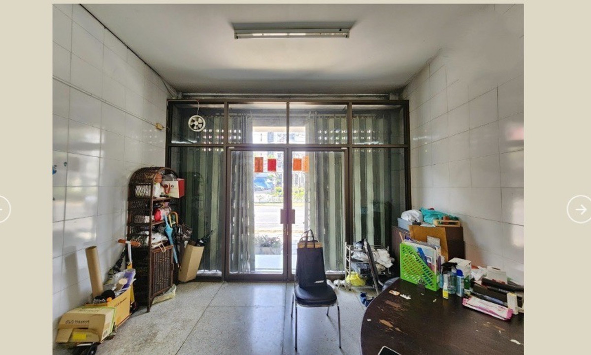 ขายอาคารพาณิชย์คลองเตย กล้วยน้ำไท : ขาย ตึกแถว 3ชั้น ทำเลกล้วยน้ำไท พื้นที่ 12 ตารางวา เหมาะสำหรับทำธุรกิจ ร้านค้า 