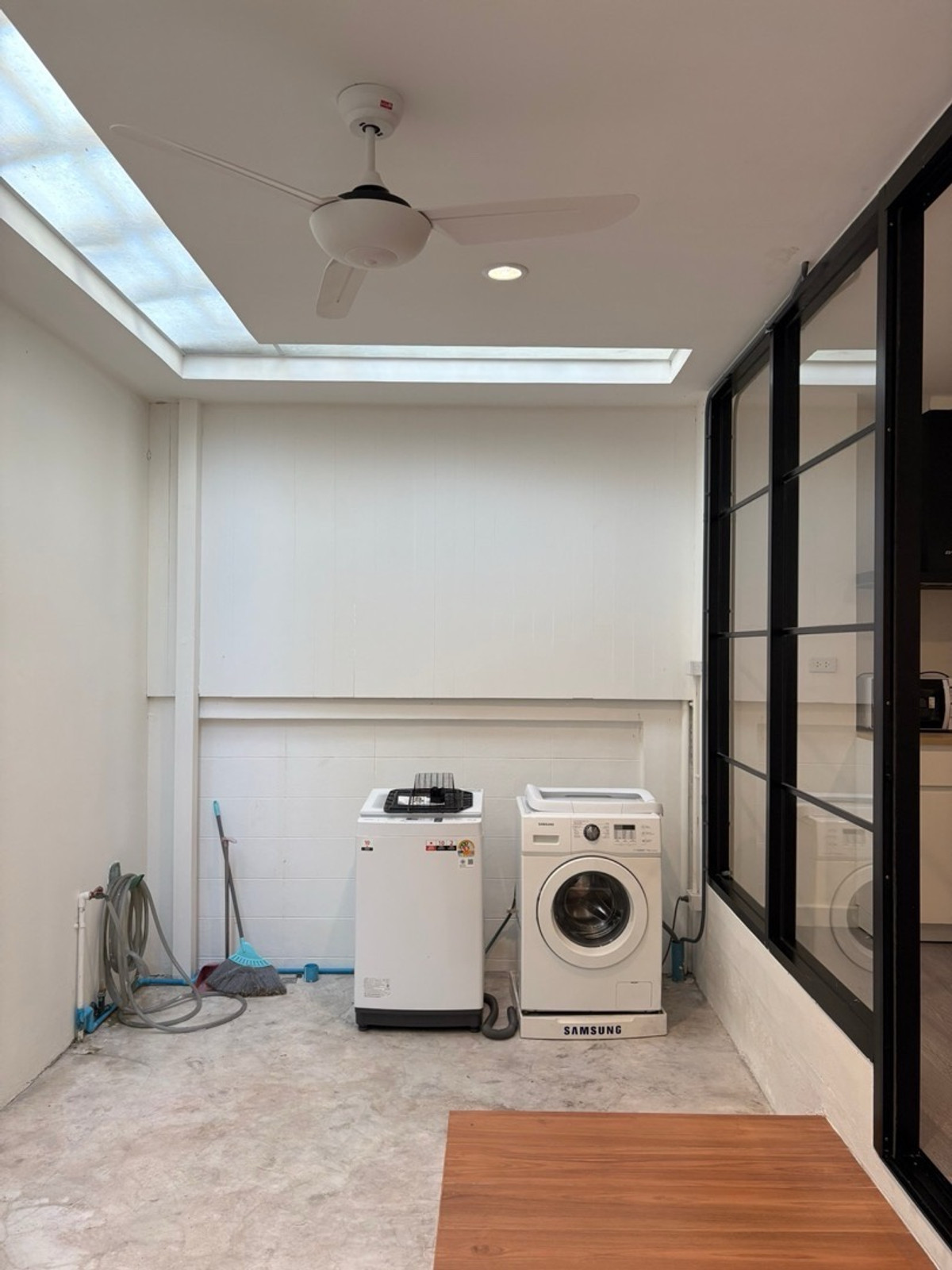 ให้เช่าโฮมออฟฟิศเลียบทางด่วนรามอินทรา : ให้เช่า โฮมออฟฟิศ ประดิษฐ์มนูธรรม ลาดพร้าว ใกล้ เลียบด่วน รามอินทรา