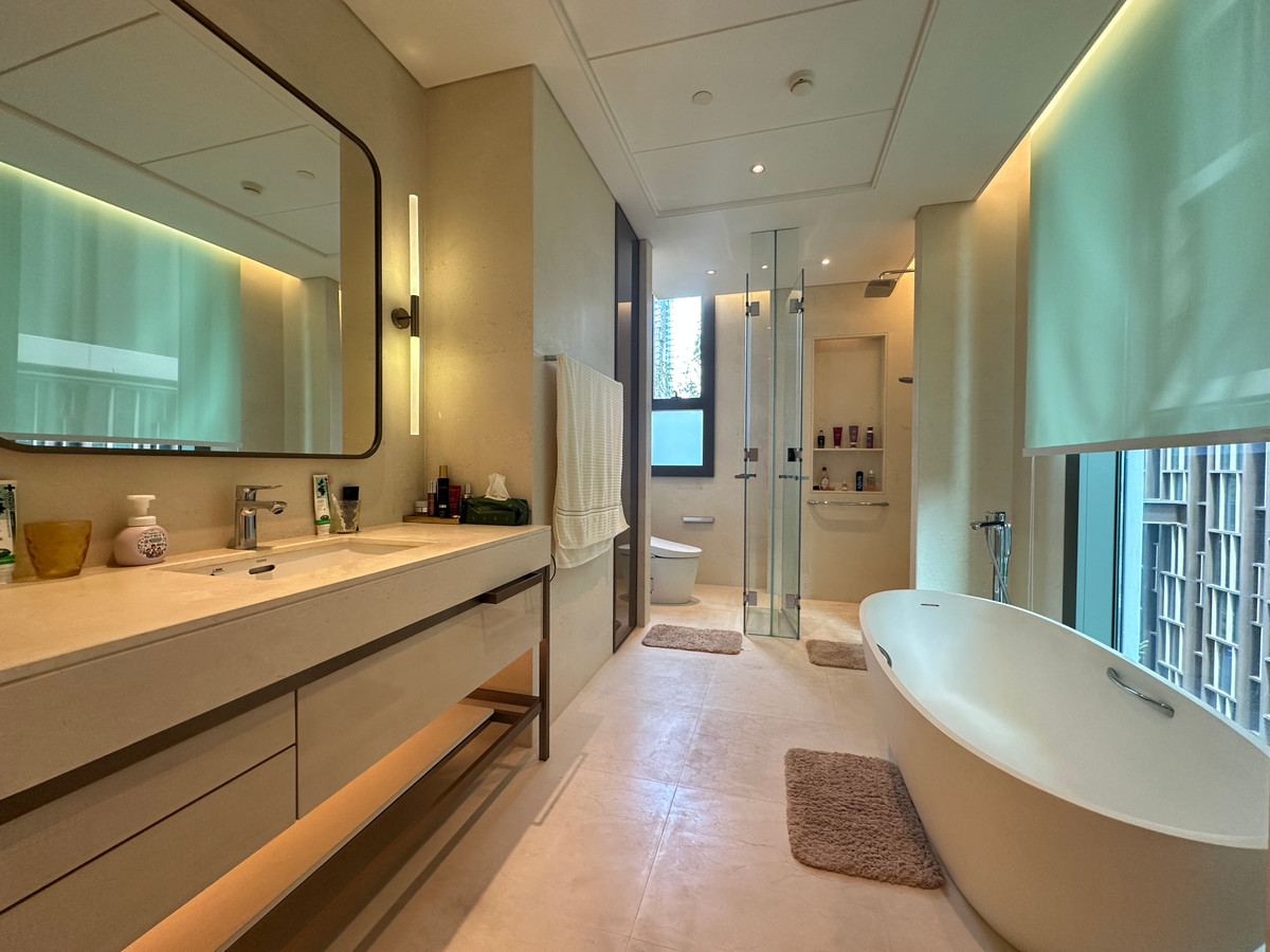 ขายคอนโดวิทยุ ชิดลม หลังสวน : Private Luxury Condo with Spacious 2 bedroom unit at Baan Sindhorn