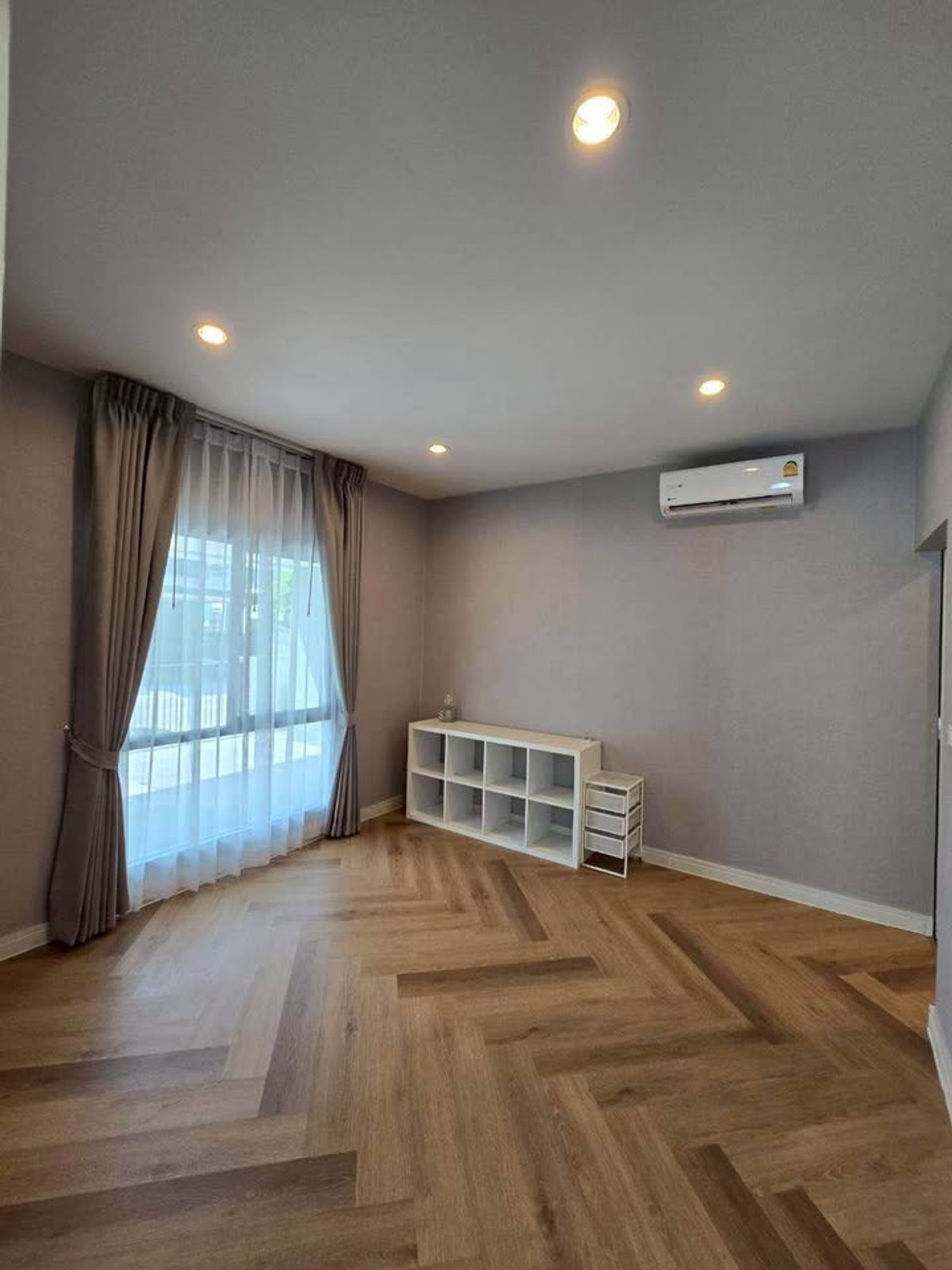 For RentHousePattanakan, Srinakarin : P-2924 ให้เช่า ! Single house in prime location Near Burasiri Pattanakarn International School, ready to move in.