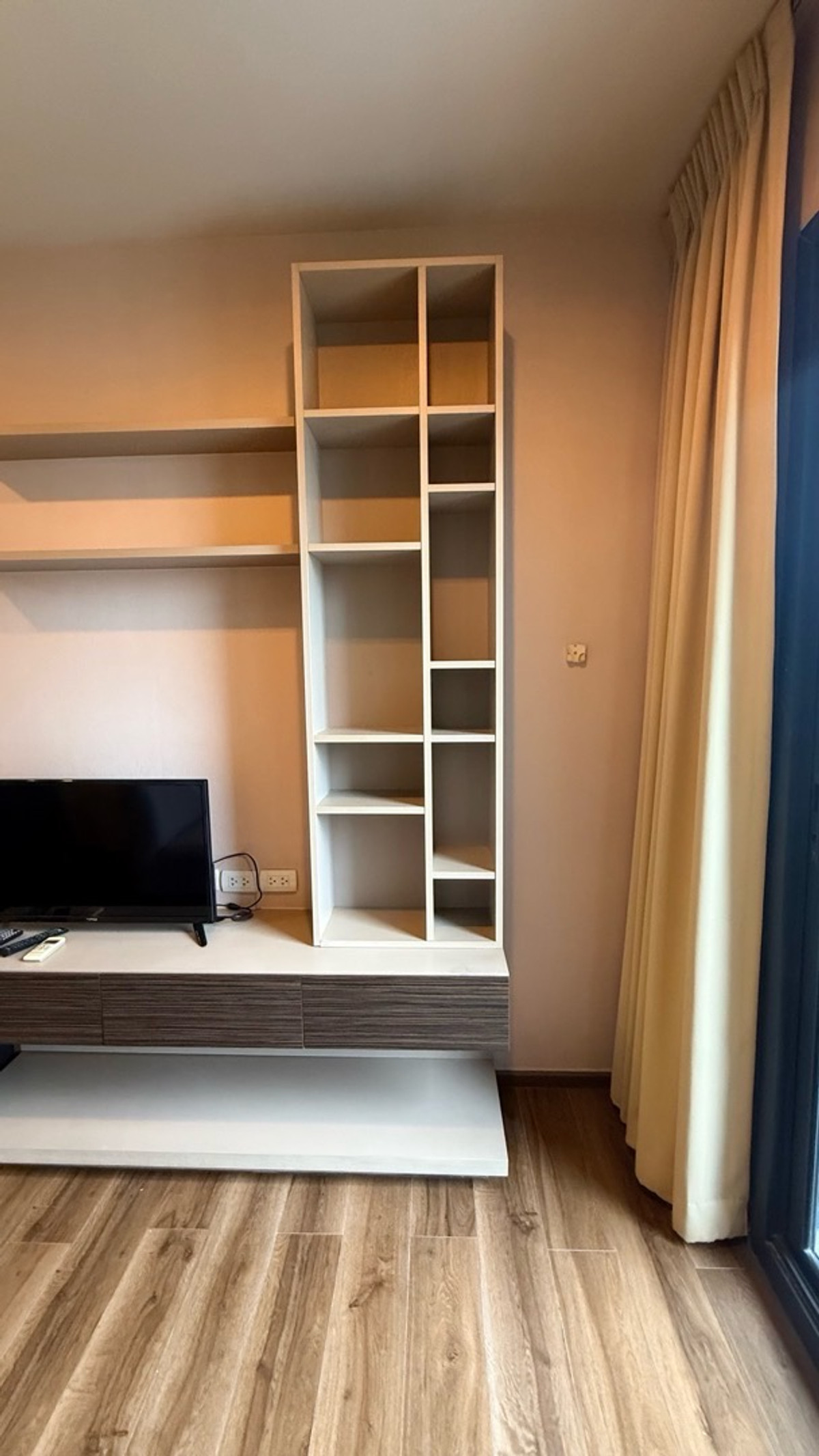 For RentCondoSapankwai,Jatujak : For sale/rent 41 sq m, 19,000 per month, selling for 5.6 million.