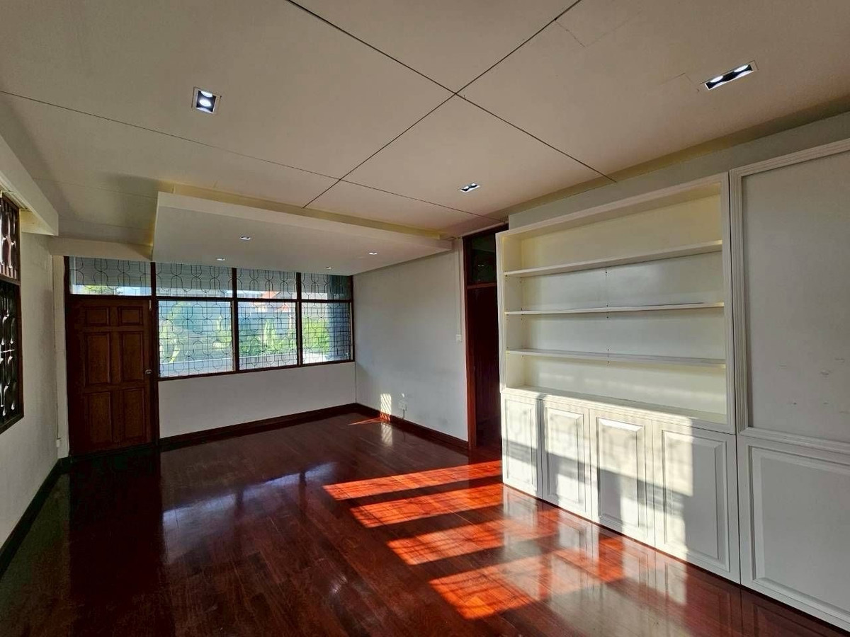 ให้เช่าบ้านลาดพร้าว เซ็นทรัลลาดพร้าว : บ้านสวนให้เช่า ลาดพร้าว เหมาะทำธุรกิจ โฮมออฟฟิศ สตูดิโอ ใกล้ MRT ลาดพร้าว และ BTS แยกลาดพร้าว