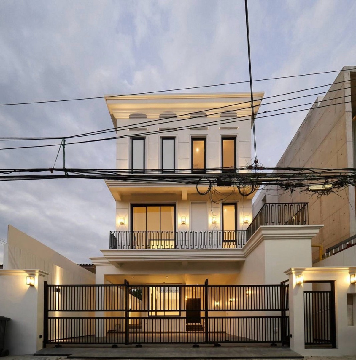 TownhomeOnnut, Udomsuk : A Private Modern Classic Townhome with Private Pool in Pridi, Close to Thonglor–Ekkamai Yet Exceptionally Quiet