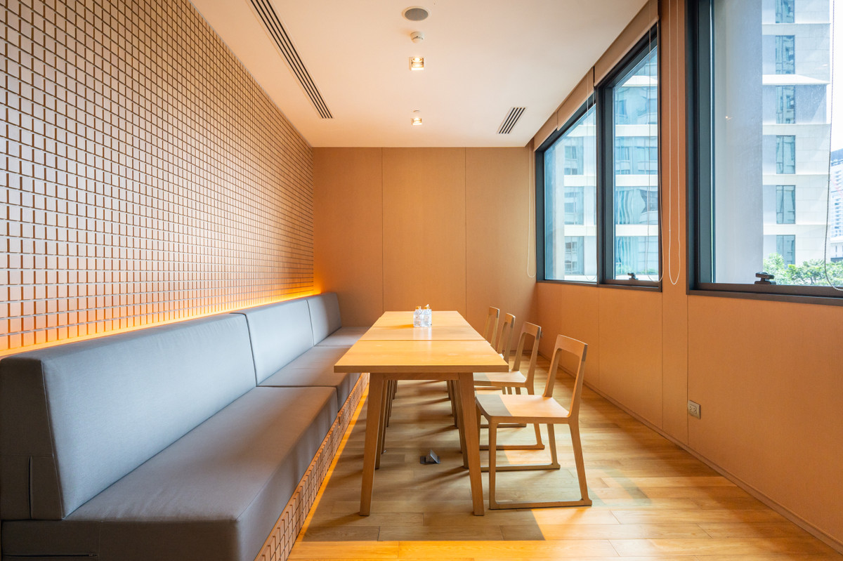 ขายคอนโดวิทยุ ชิดลม หลังสวน : Avail NOW Elegant 2 Bed Residence at Sindhorn Residence l Embassy View