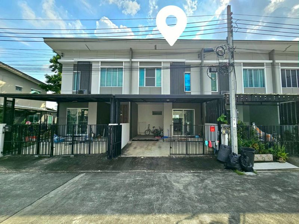 ทาวน์โฮมลาดกระบัง สุวรรณภูมิ :  ให้เช่า ทาวน์โฮม 2 ชั้น ติดถนนเมน หน้าโครงการ หมู่บ้าน พฤกษาวิลล์ 92 อ่อนนุช-สุวรรณภูมิ ขนาด 3 ห้องนอน 19.3 ตารางวา ตำบลราชาเทวะ อำเภอบางพลี สมุทรปราการ