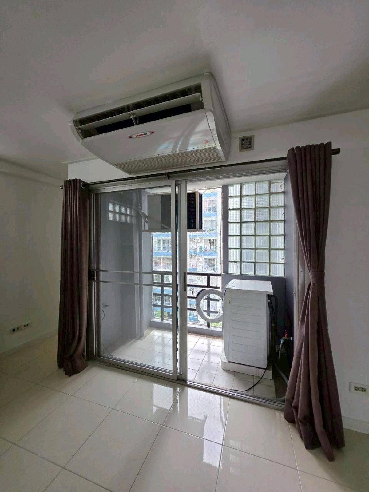 ขายคอนโดคลองเตย กล้วยน้ำไท : ⛳️ขายถูก พร้อมผู้เช่ารับรายได้ต่อเนื่องทันที 🚅 ใกล้ BTS พระโขนง 2 ห้องนอน 58.36 ตร.ม. Low-Rise 
📞0994152664 | 0803696366