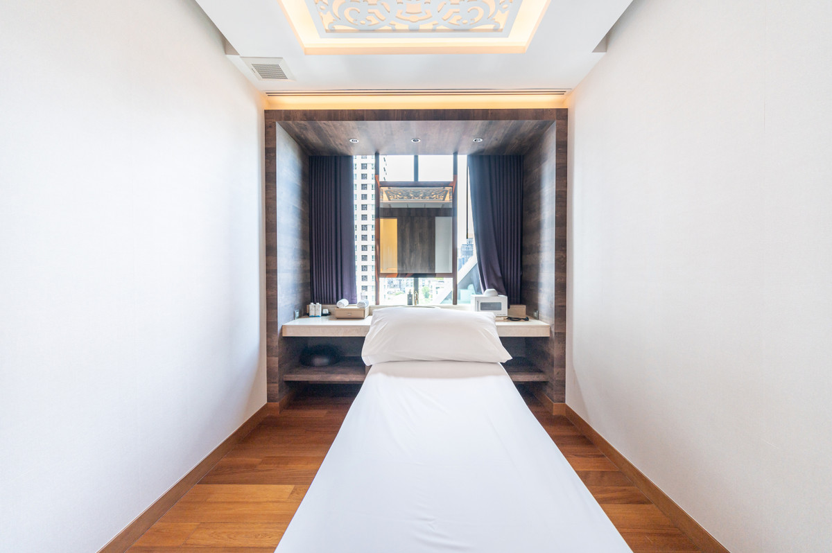 ขายคอนโดวิทยุ ชิดลม หลังสวน : Avail NOW Elegant 2 Bed Residence at Sindhorn Residence l Embassy View