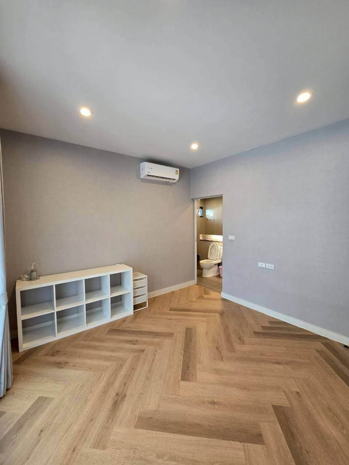 For RentHousePattanakan, Srinakarin : P-2924 ให้เช่า ! Single house in prime location Near Burasiri Pattanakarn International School, ready to move in.