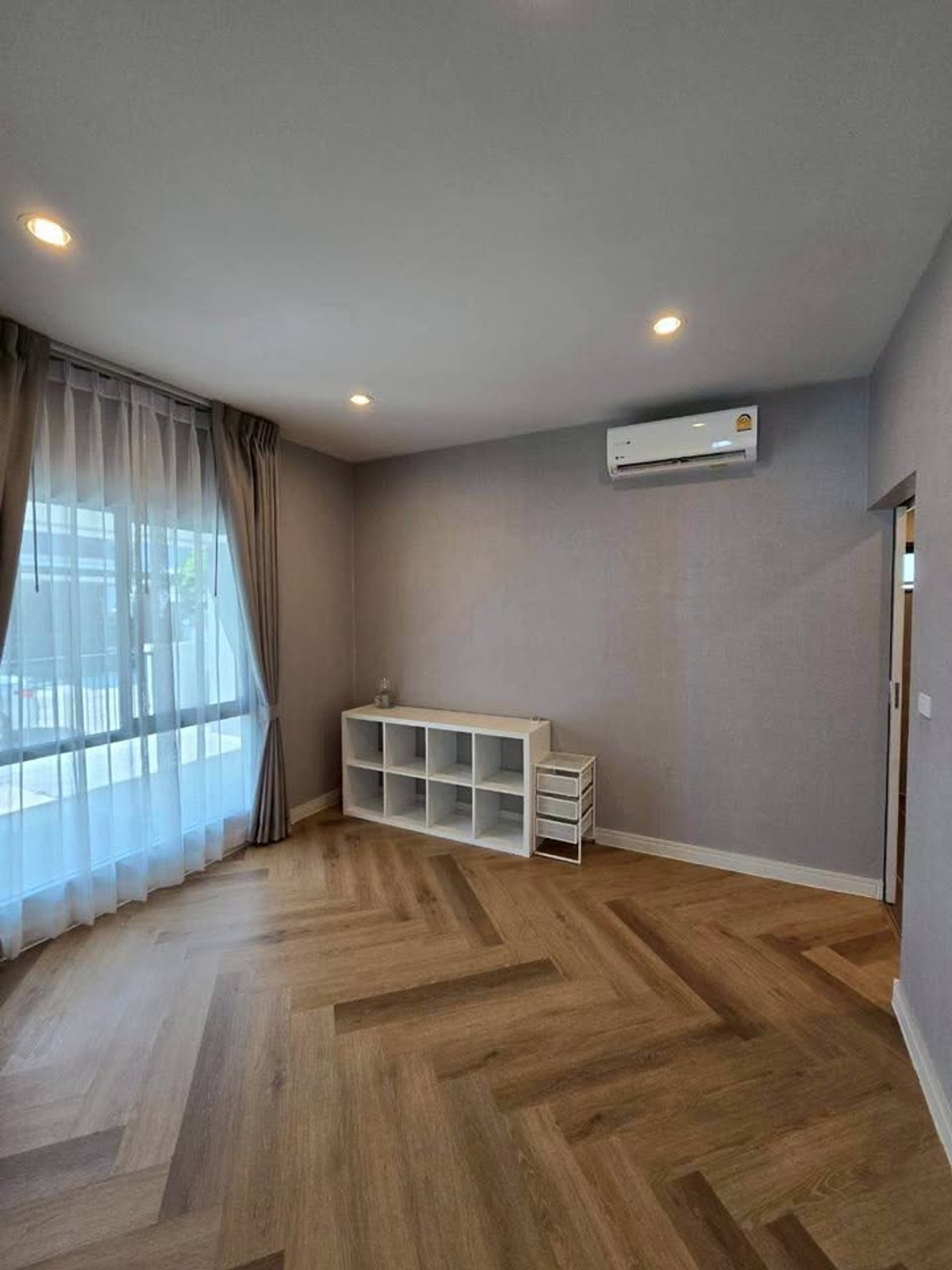 For RentHousePattanakan, Srinakarin : P-2924 ให้เช่า ! Single house in prime location Near Burasiri Pattanakarn International School, ready to move in.