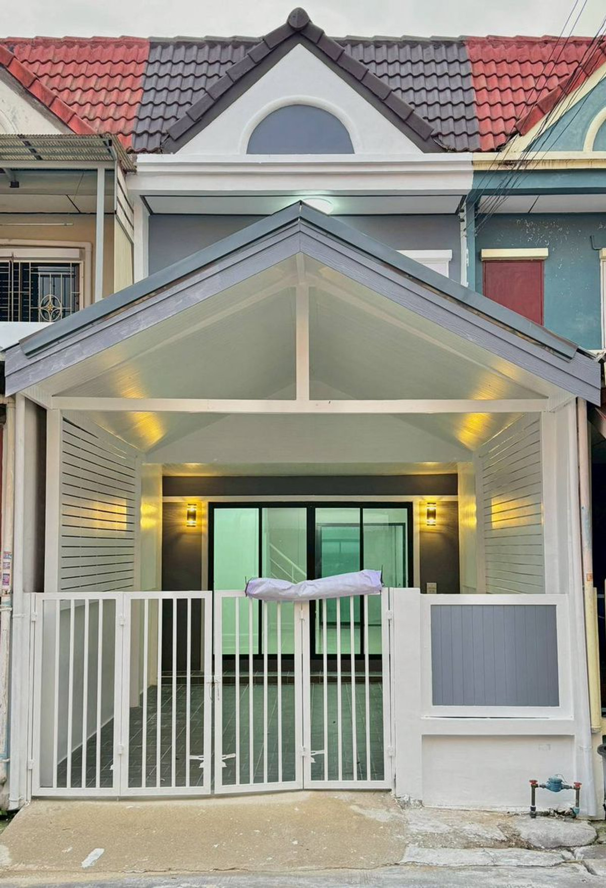 For SaleTownhomeNonthaburi, Bang Yai, Bangbuathong : 2-story townhouse for sale, Phimonrat Village 2, Soi 7, Ban Kluai - Sai Noi Road, area 16 square wah, 2 bedrooms, Phimonrat Subdistrict, Bang Bua Thong District. Nonthaburi Province