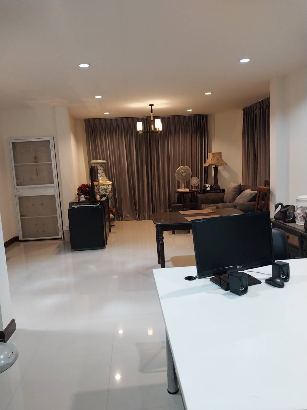 ให้เช่าบ้านนวมินทร์ รามอินทรา : ปล่อยเช่าบ้าน 2 ชั้น เลี้ยงสัตว์ได้ โครงการ k.c. park view 3 (HR318)