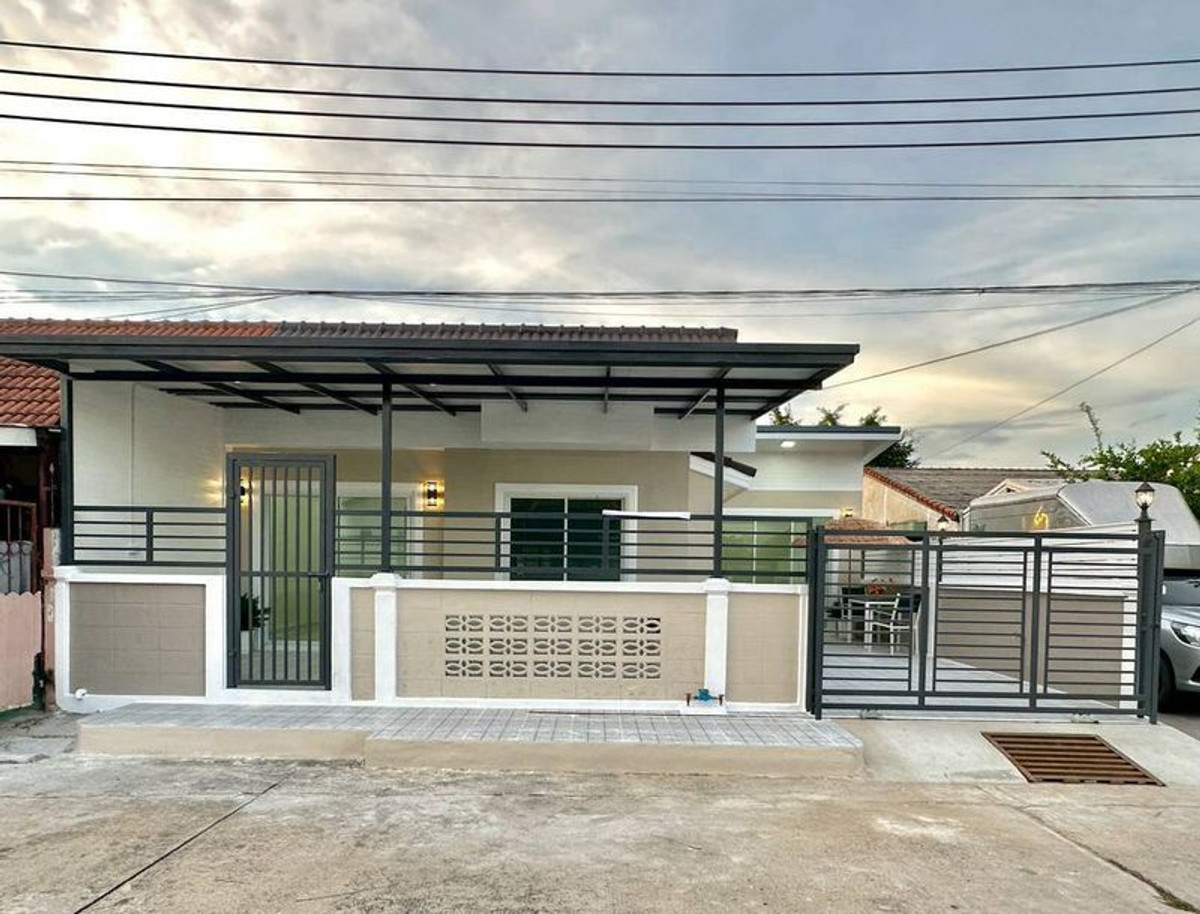 For SaleTownhomeNonthaburi, Bang Yai, Bangbuathong : Townhouse for sale, one floor, Bua Thong Village 4, Soi 4/7, corner house, area 30 square meters, 3 bedrooms, Bang Khu Rat Subdistrict, Bang Bua Thong District. Nonthaburi Province