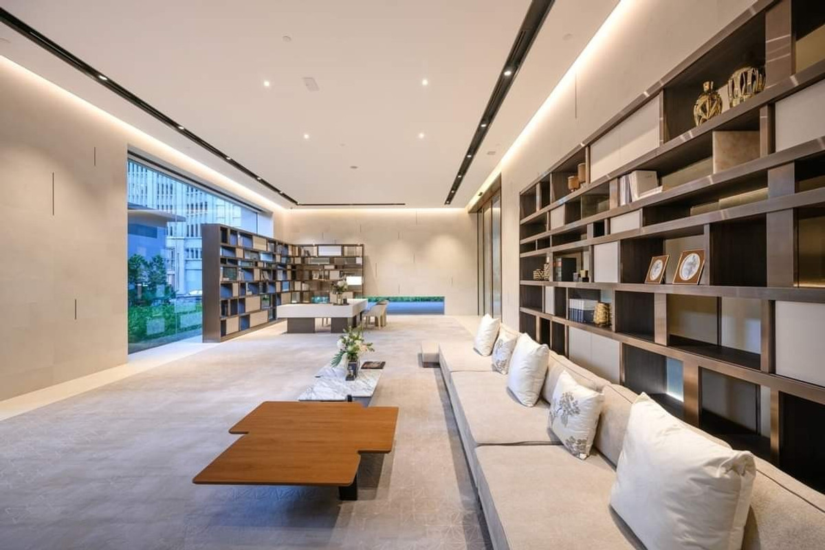 ขายคอนโดวิทยุ ชิดลม หลังสวน : Private Luxury Condo with Spacious 2 bedroom unit at Baan Sindhorn