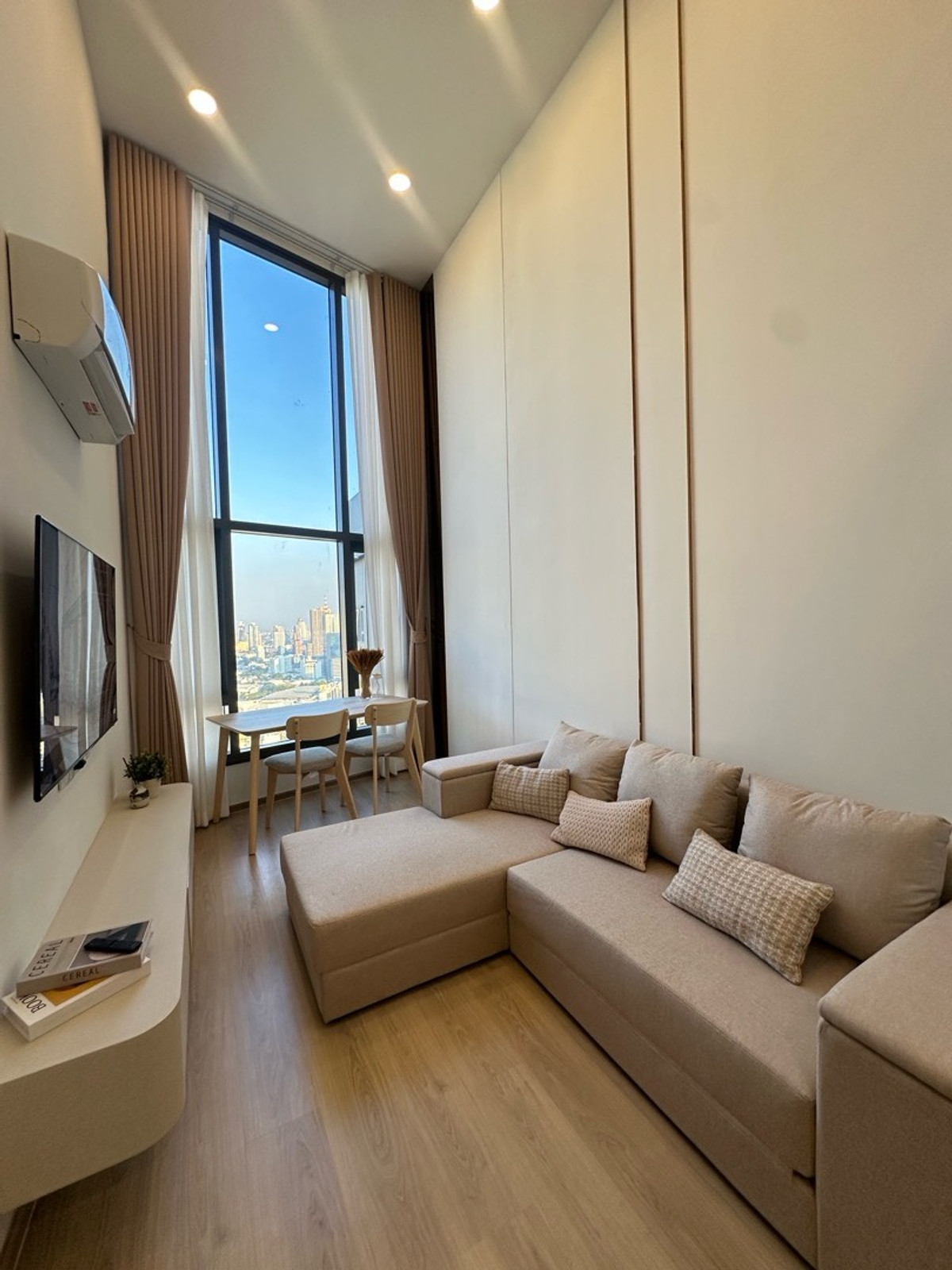 For RentCondoKhlongtoei, Kluaynamthai : Very beautiful!! Life Rama 4 – Asoke | Duplex 2 floors | 40 sq m. | High floor | Ready to move in