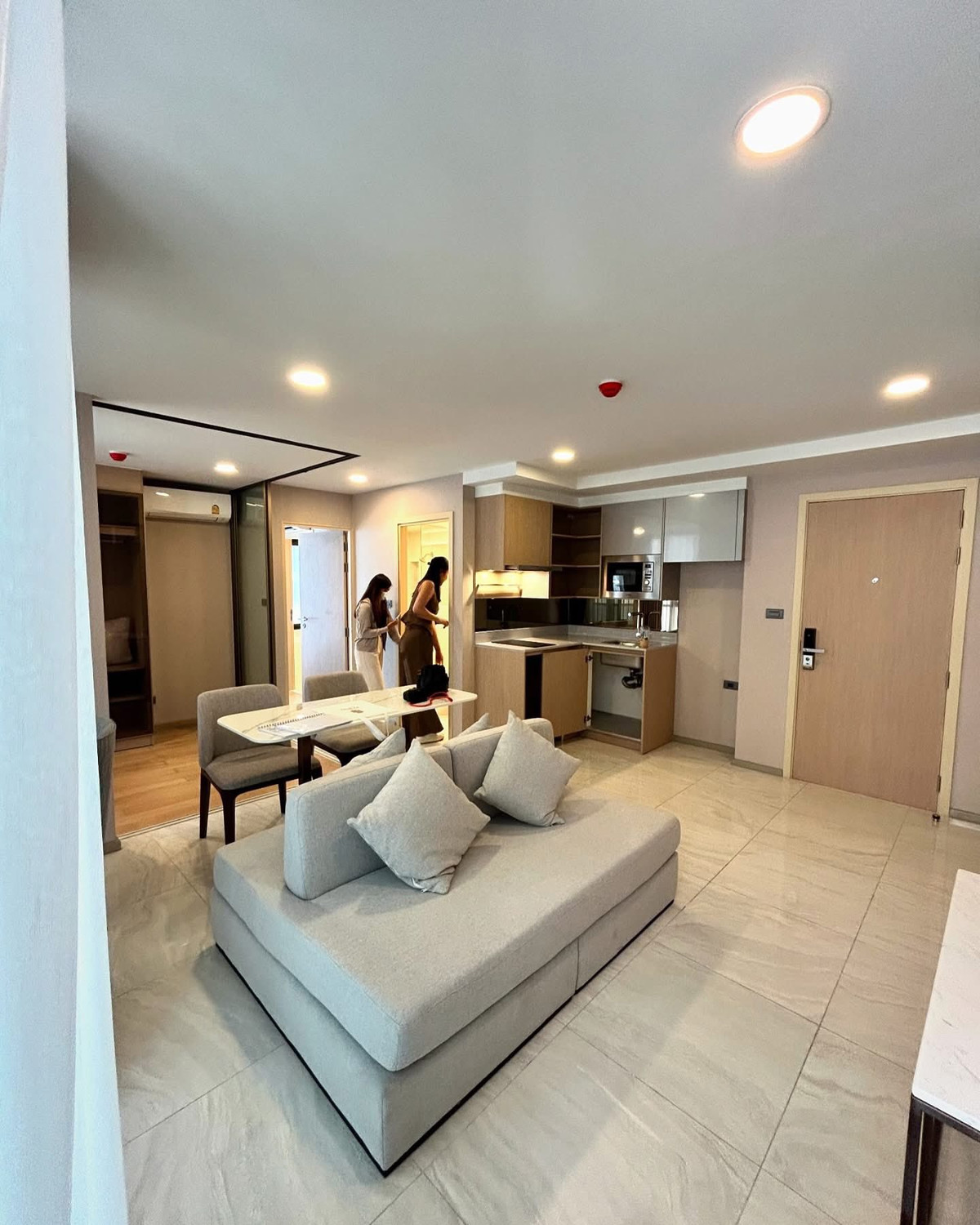 ให้เช่าคอนโดสุขุมวิท อโศก ทองหล่อ : ปล่อยเช่าคอนโด วาลเด้น อโศก | Walden Asoke ทำเลดี ย่านสุขุมวิท 23 ติดรถไฟฟ้า BTS อโศก & MRT สุขุมวิท เพียง 800 m. 