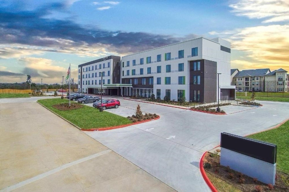 ขายกิจการโรงแรม & กิจการอพาร์ตเมนต์นวมินทร์ รามอินทรา : ขายโรงแรมบูทีค 4 ชั้น พร้อมดำเนินกิจการ  ทรัพย์สร้างรายได้ ROI 7% ใกล้มอเตอร์เวย์ และแหล่งอุตสาหกรรม
