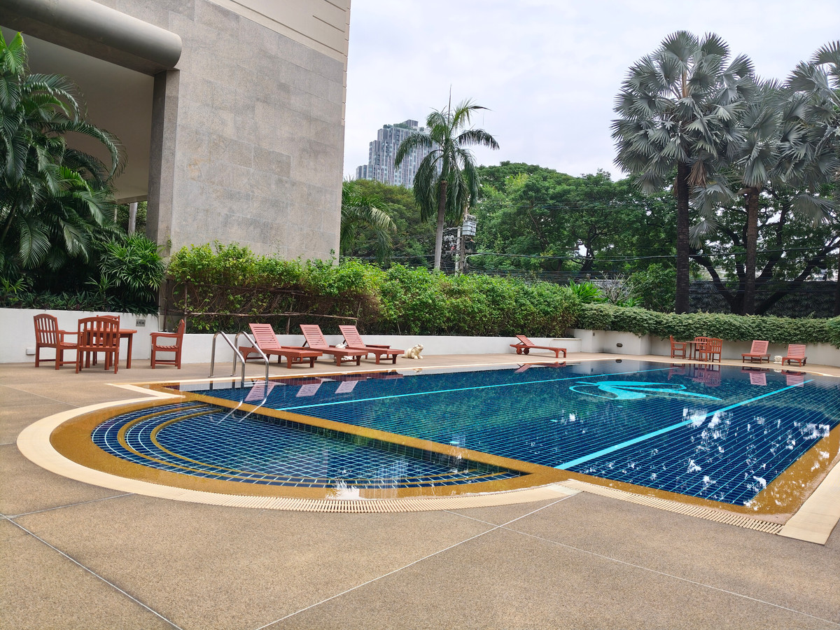 ขายคอนโดวิทยุ ชิดลม หลังสวน : Spacious 3BR for SALE at Somkid Gardens - Prime Chidlom Location