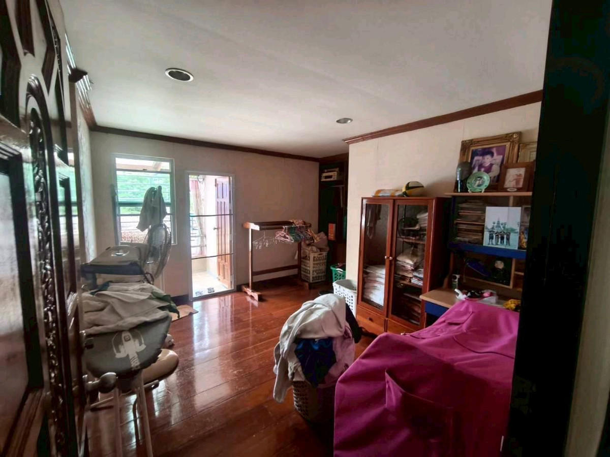 For SaleTownhomeRattanathibet, Sanambinna : Townhouse for sale, 2 floors, 3 houses next to each other, 49.5 sq m, luxuriously decorated, nice to live in, Nonthaburi 48, opposite the lottery office.