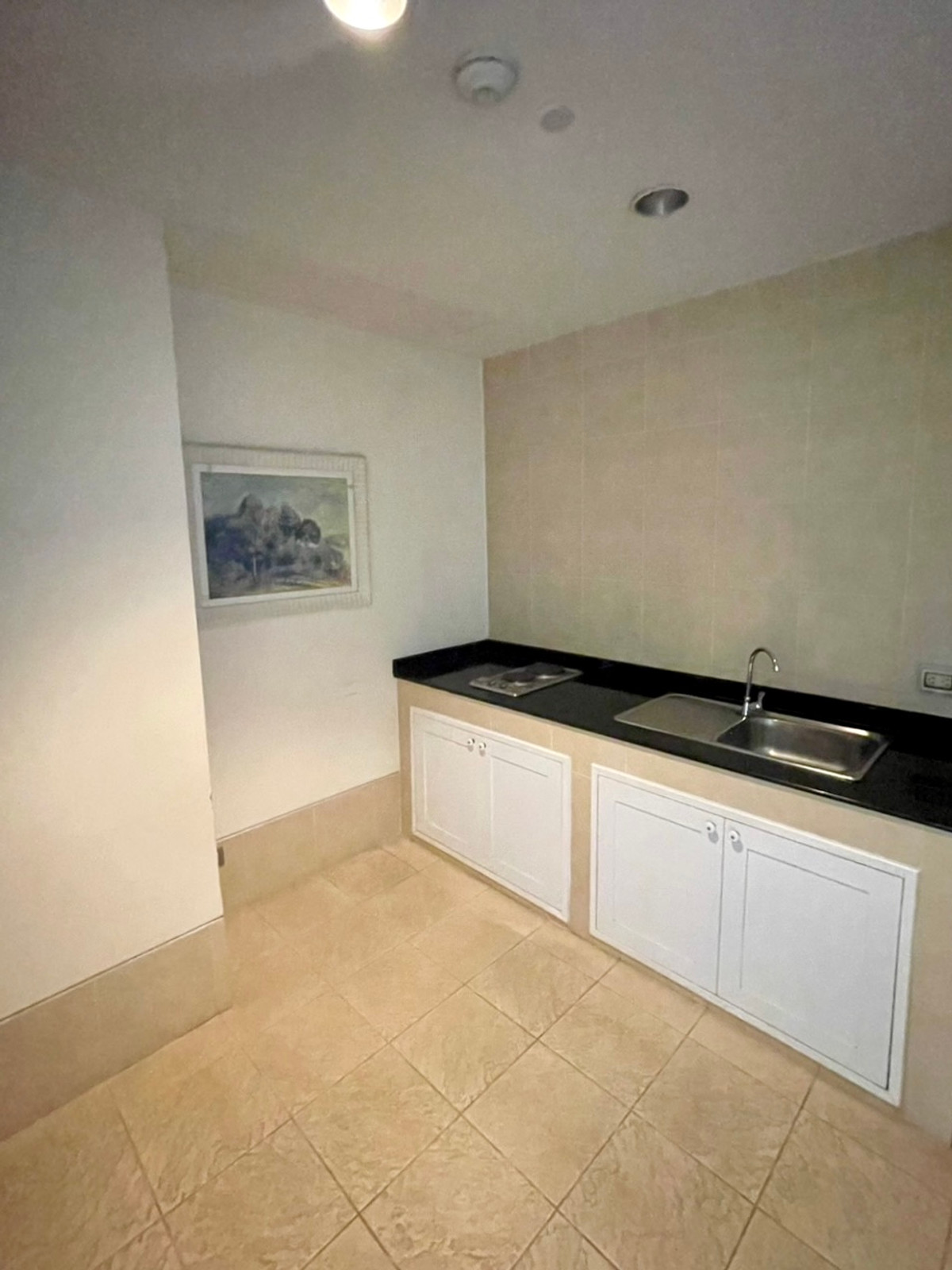 For RentCondoSukhumvit, Asoke, Thonglor : 🐱Pet-friendly📍AGUSTON Sukhumvit 22, 3 BR, 4 BA with a bathtub, separate Thai kitchen