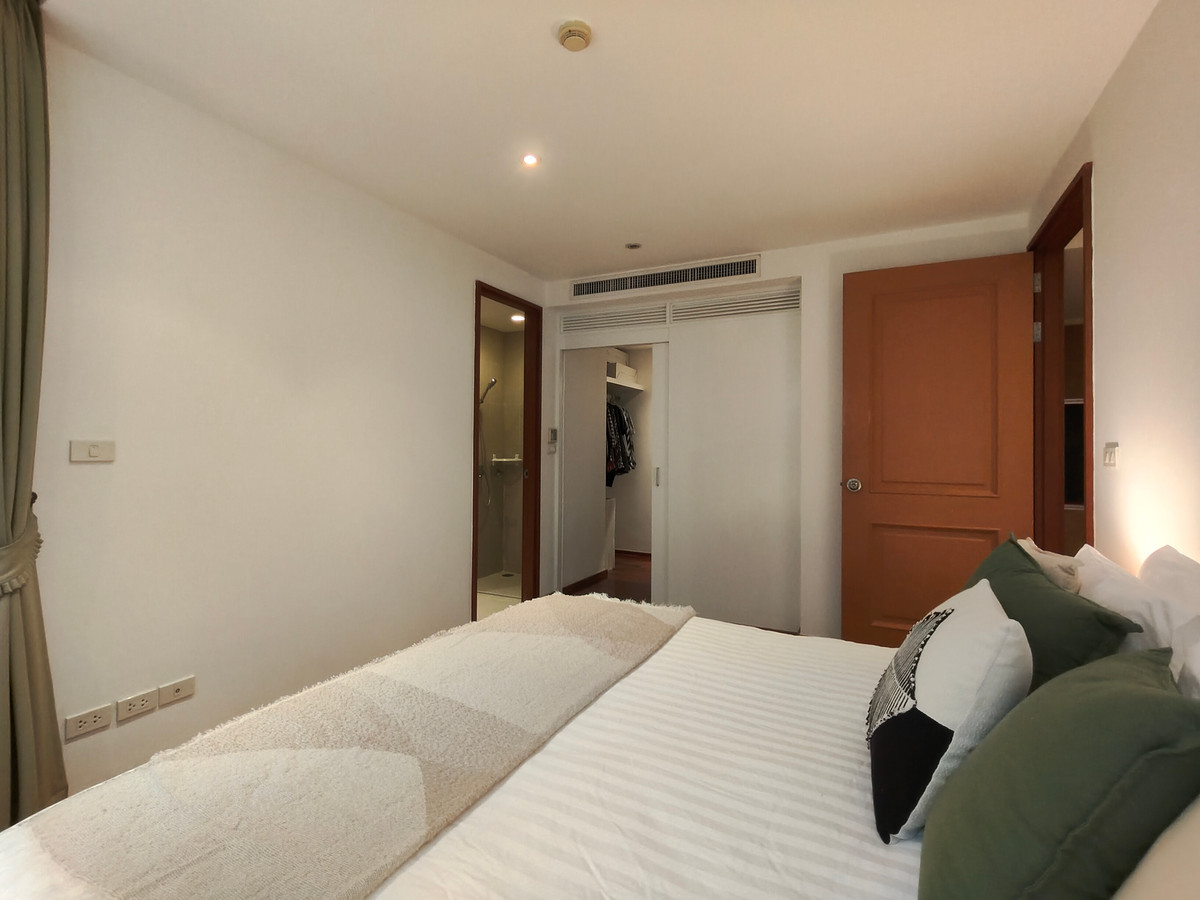 For SaleCondoWitthayu, Chidlom, Langsuan, Ploenchit : Modern 1 Bedroom Condo for SALE at Noble 09 Ruamrudee, Prime Sukhumvit