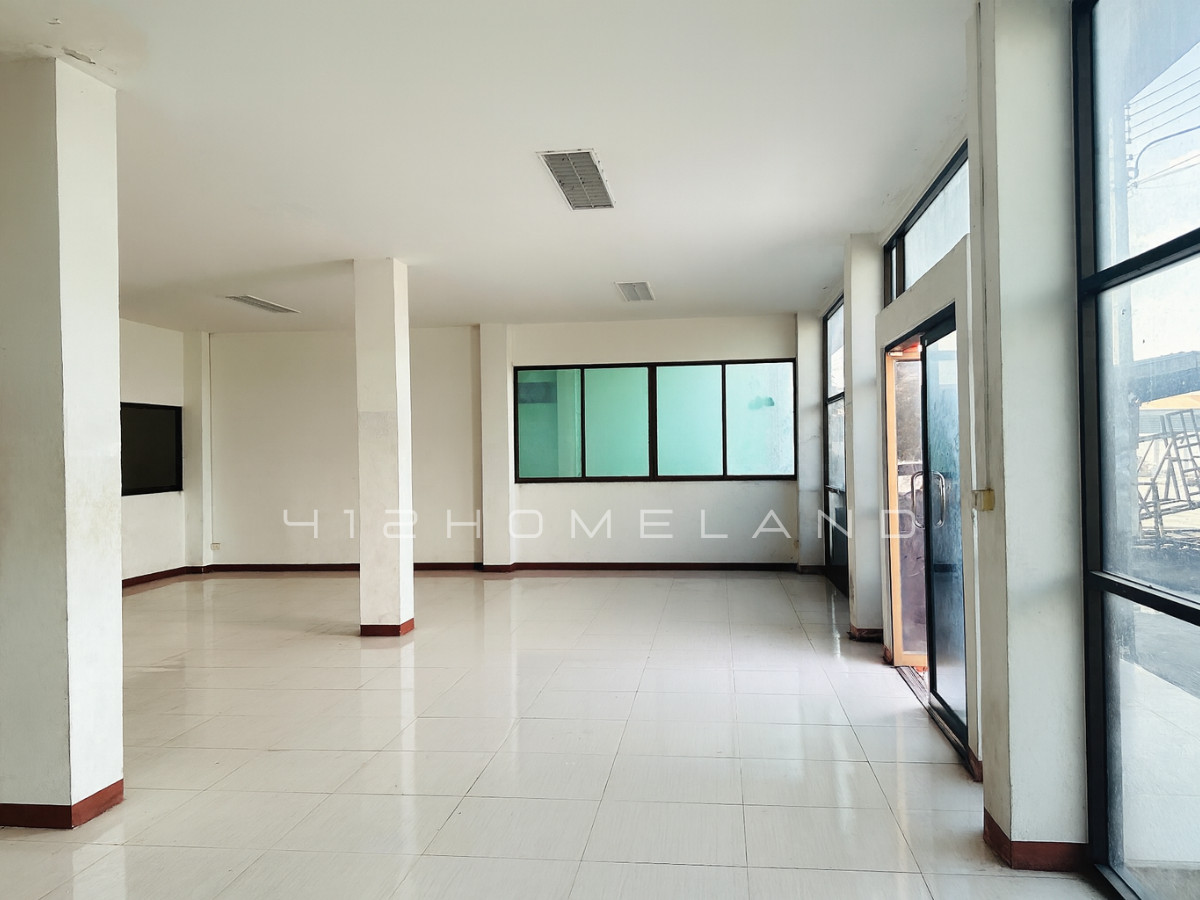 For RentWarehouseAyutthaya : Warehouse for rent, size 1,240 sq m., 2-story office, along Phahon Yothin Road, convenient travel, large vehicles easy in and out.