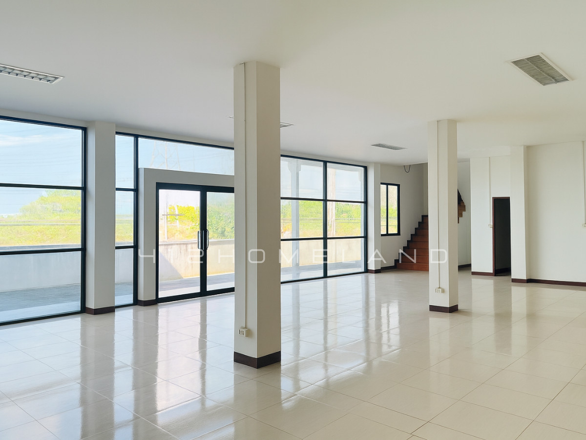 For RentWarehouseAyutthaya : Warehouse for rent, size 1,240 sq m., 2-story office, along Phahon Yothin Road, convenient travel, large vehicles easy in and out.