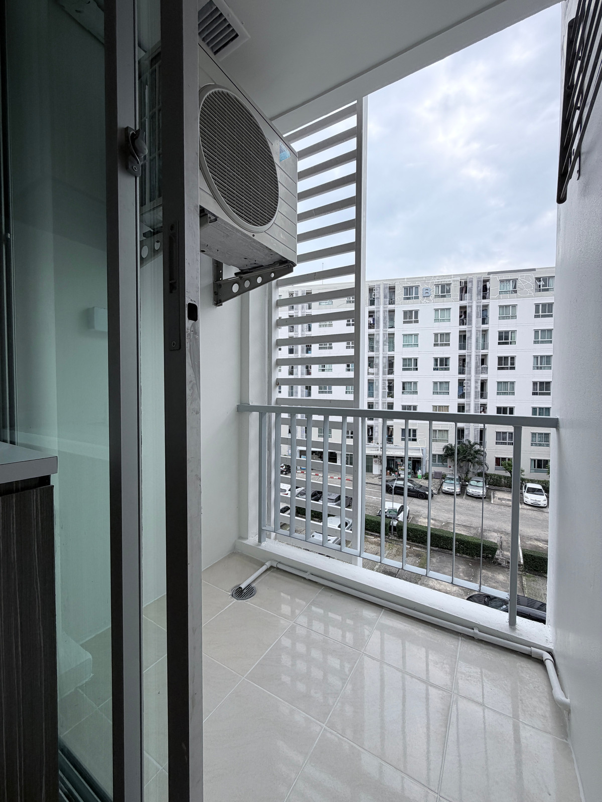 ขายคอนโดวิภาวดี ดอนเมือง หลักสี่ : ห้องแต่งครบ รีโนเวทใหม่พร้อมอยู่ ชั้น 4 ใกล้สนามบินดอนเมือง 5นาที