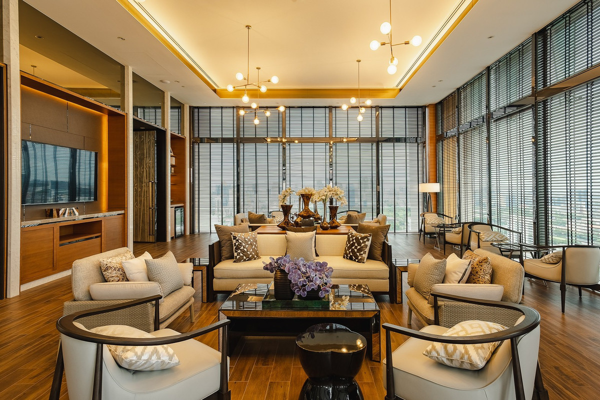 ขายคอนโดวิทยุ ชิดลม หลังสวน : For Sale Largest 2 Bedroom Corner Unit at Sindhorn Kempinski