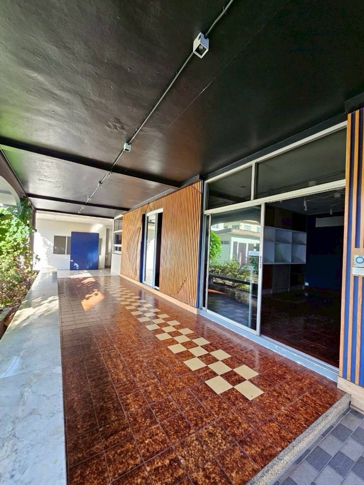 ให้เช่าบ้านลาดพร้าว เซ็นทรัลลาดพร้าว : บ้านสวนให้เช่า ลาดพร้าว เหมาะทำธุรกิจ โฮมออฟฟิศ สตูดิโอ ใกล้ MRT ลาดพร้าว และ BTS แยกลาดพร้าว