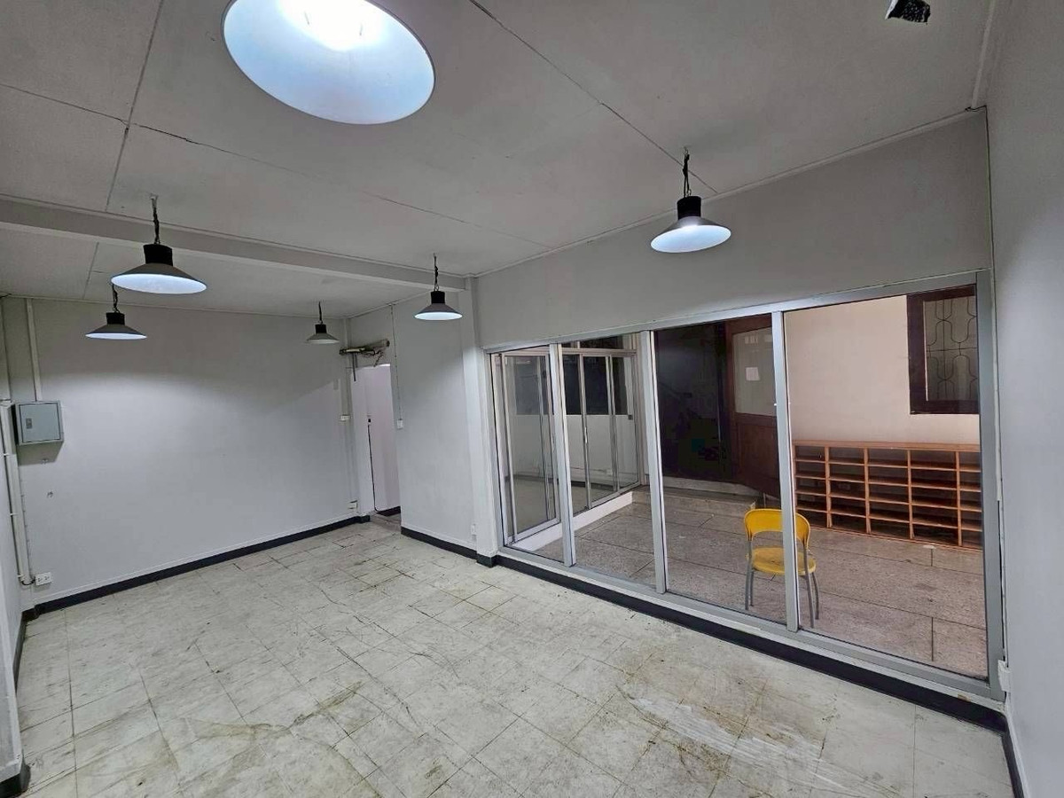 ให้เช่าบ้านลาดพร้าว เซ็นทรัลลาดพร้าว : บ้านสวนให้เช่า ลาดพร้าว เหมาะทำธุรกิจ โฮมออฟฟิศ สตูดิโอ ใกล้ MRT ลาดพร้าว และ BTS แยกลาดพร้าว